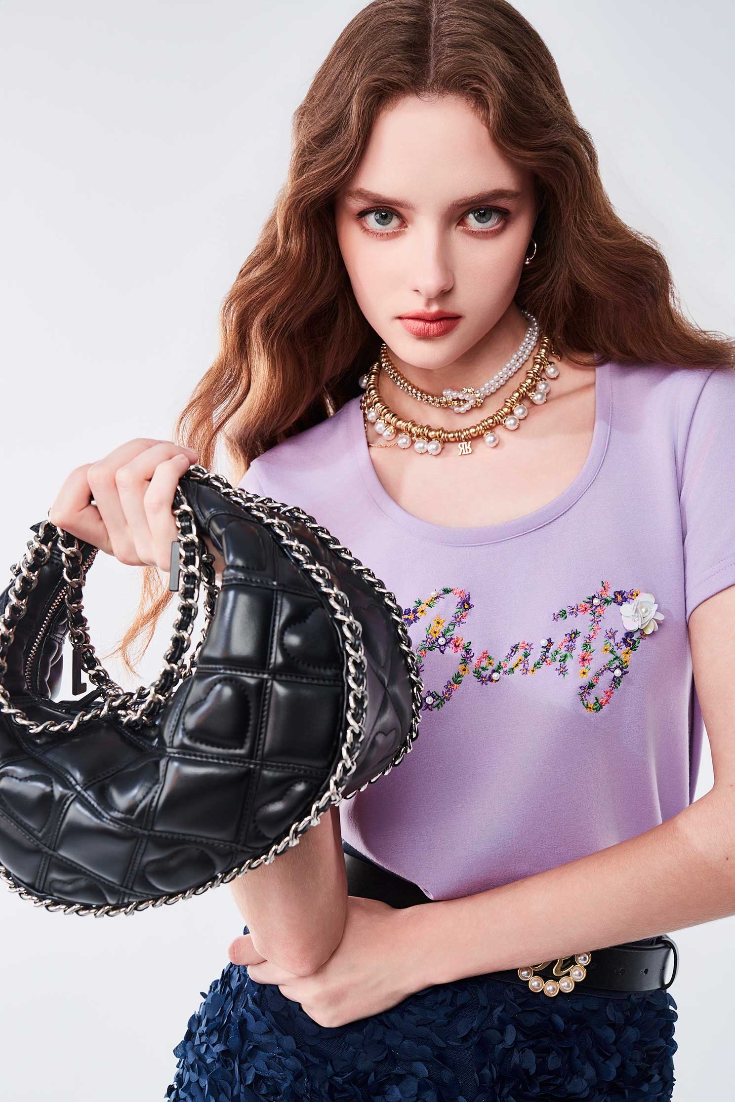 輕柔薰衣草色繡花上衣輕柔薰衣草色繡花上衣,T-Shirt,上衣,刺繡,秋冬穿搭,繡花