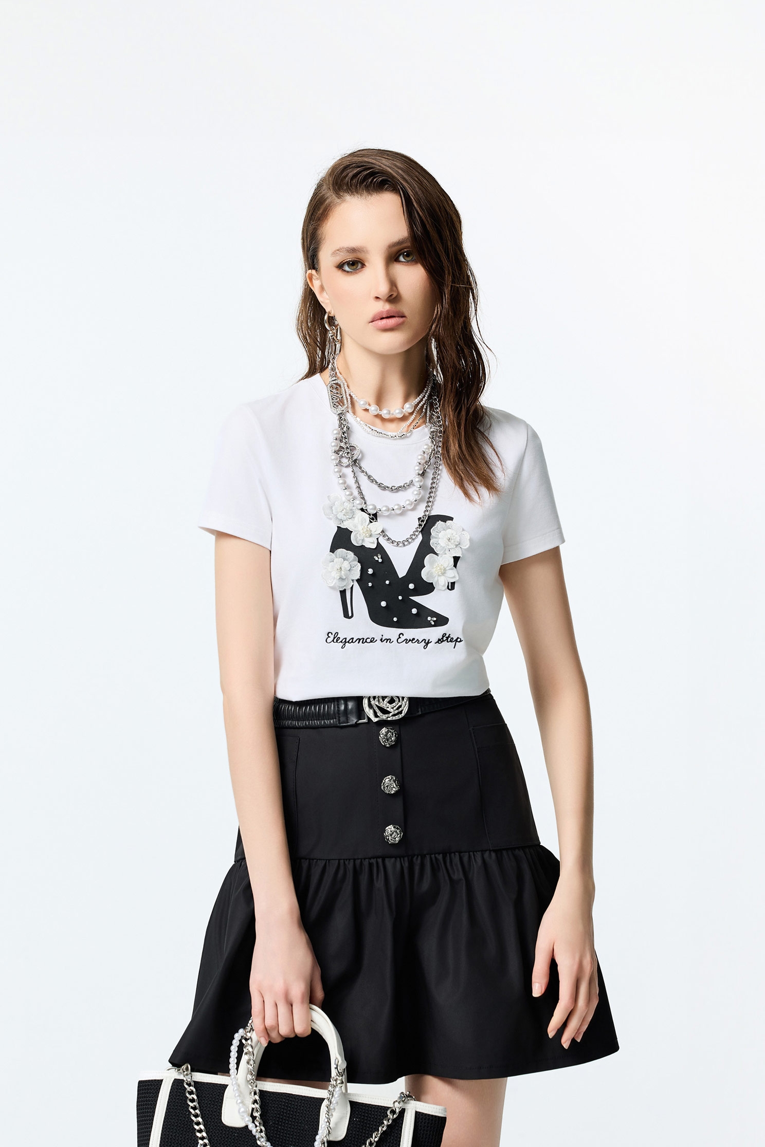 手工珍珠花飾短靴圖騰T恤手工珍珠花飾短靴圖騰T恤,T-Shirt,T恤,珍珠,秋冬穿搭,簡約穿搭,純棉,繡花,花花世界