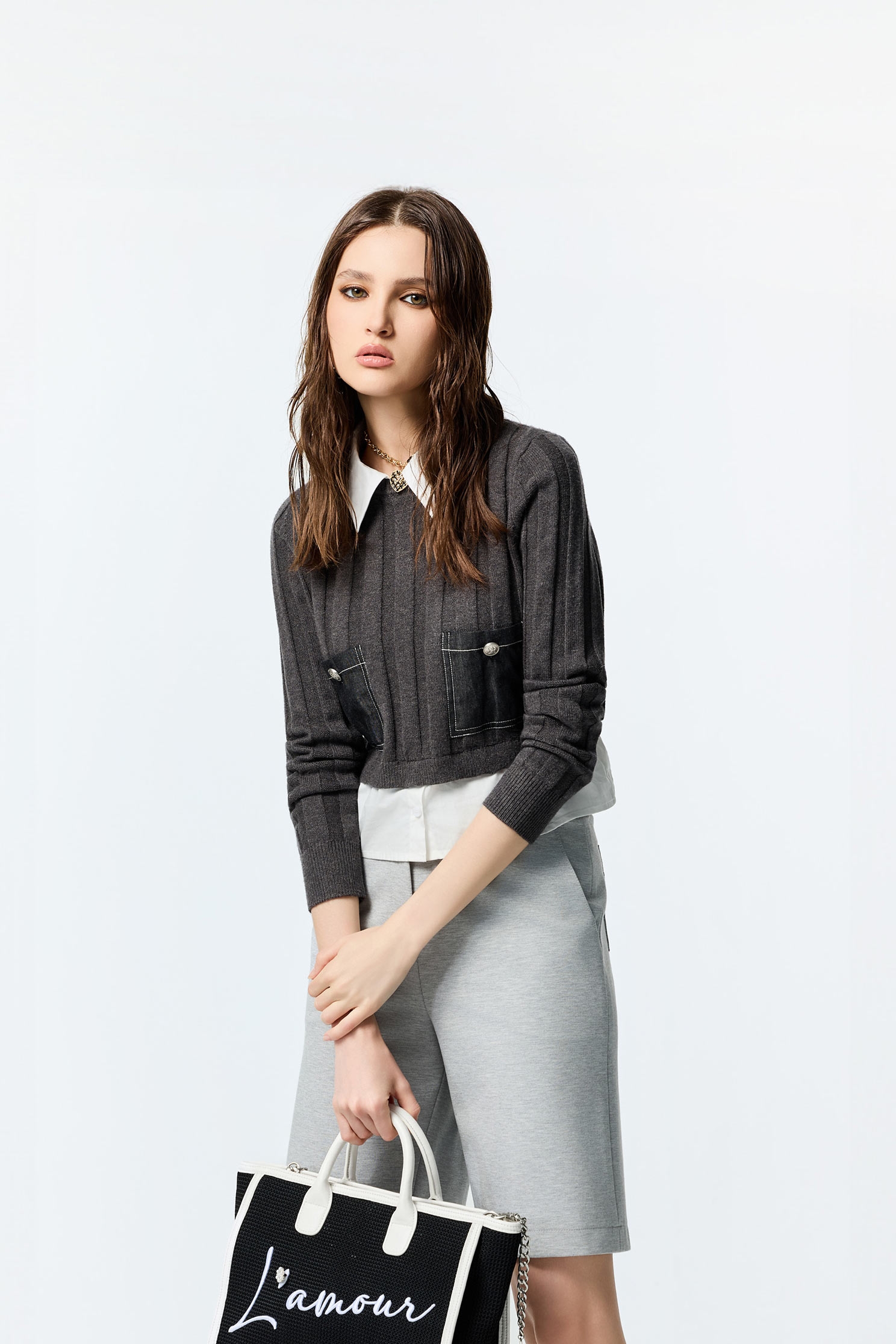 靜謐灰假兩件針織上衣靜謐灰假兩件針織上衣,上班OL穿搭,上衣,人氣商品,條紋,秋冬穿搭,簡約穿搭,約會特輯,襯衫,針織,針織上衣,針織衫