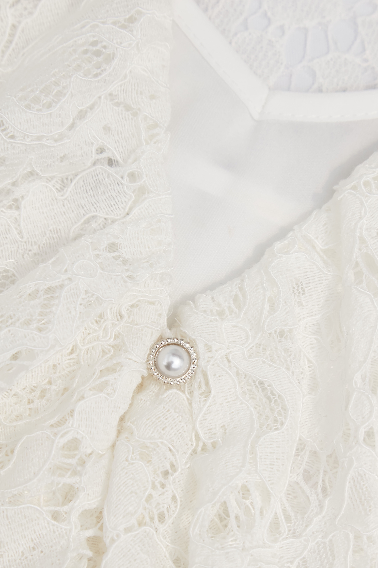 崁亮片繩骨睫毛蕾絲襯衫崁亮片繩骨睫毛蕾絲襯衫,上班OL穿搭,上衣,內搭上衣,珍珠,秋冬穿搭,花花世界,荷葉,蕾絲,襯衫