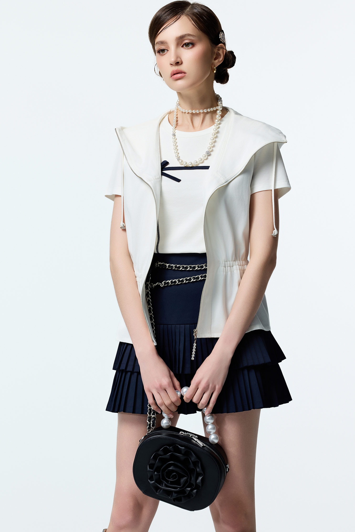 撞色刺繡偽Ｔ恤上衣撞色刺繡偽Ｔ恤上衣,T恤,上班OL穿搭,上衣,人氣商品,刺繡,秋冬穿搭,簡約穿搭,約會特輯,蝴蝶結