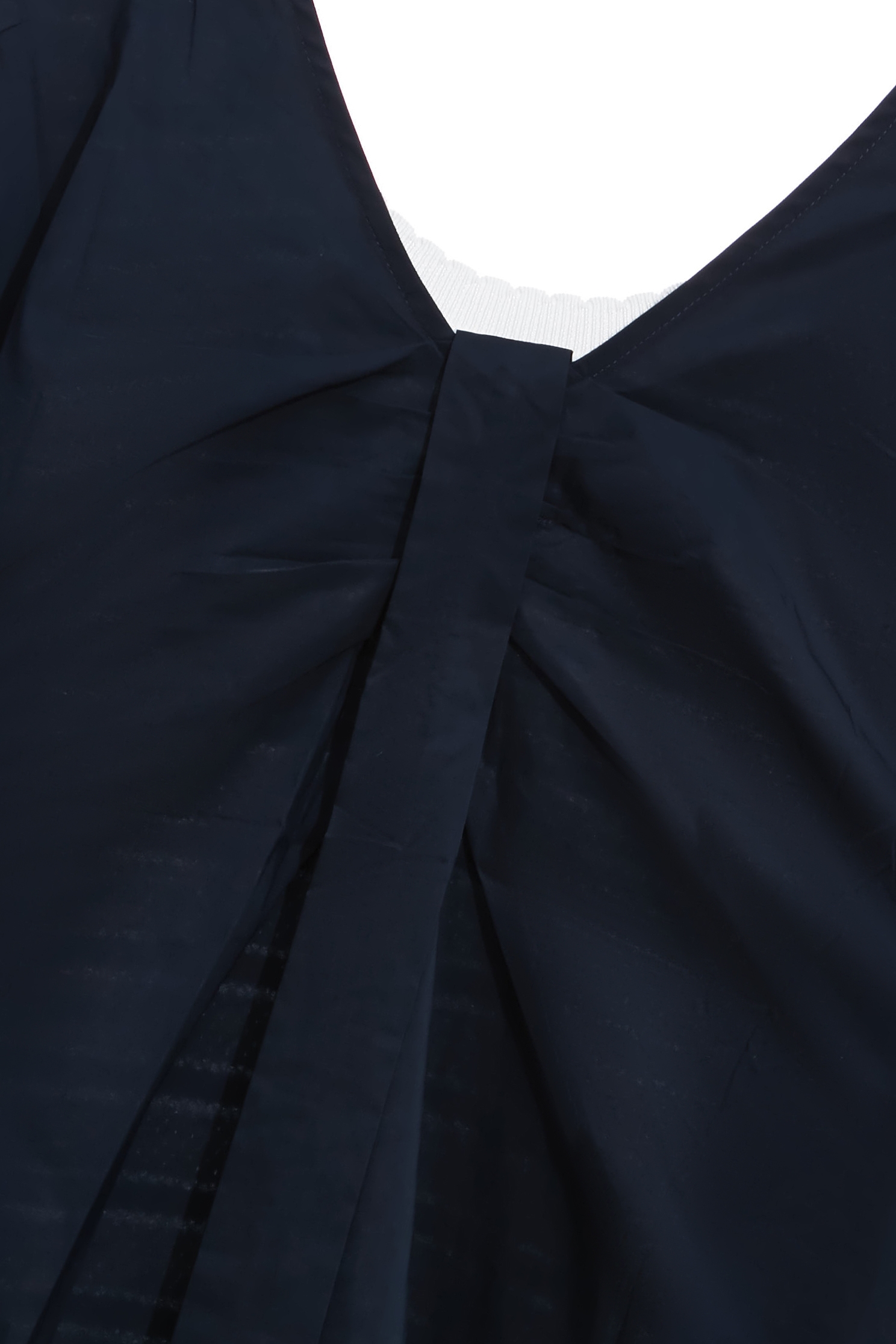 海軍藍鑲剪接異材質上衣海軍藍鑲剪接異材質上衣,上班OL穿搭,上衣,條紋,秋冬穿搭,約會特輯,輕奢度假,輕奢渡假,針織,針織上衣,針織衫