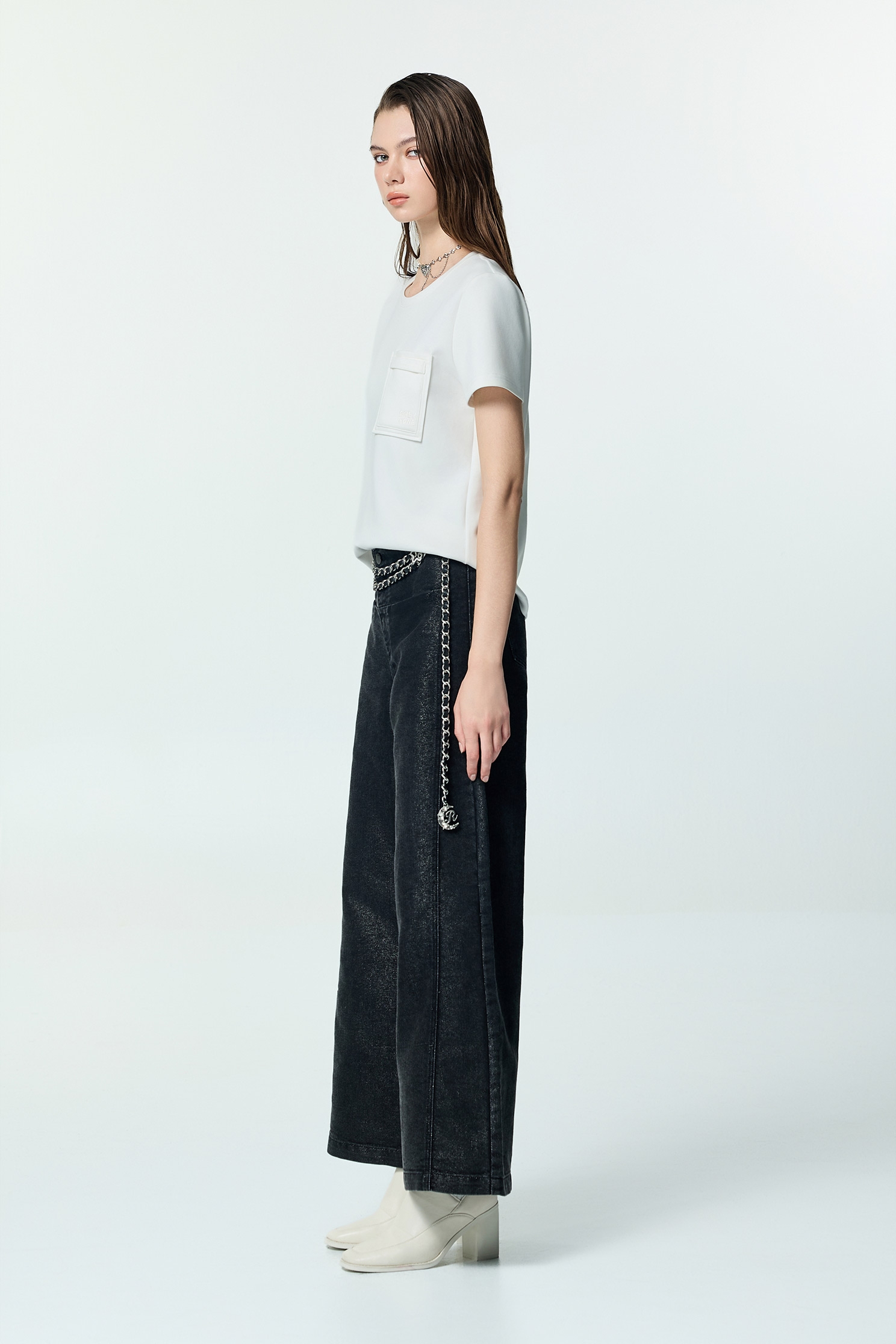 疊口袋造型Ｔ恤上衣疊口袋造型Ｔ恤上衣,T-Shirt,T恤,上衣,刺繡,秋冬穿搭,簡約穿搭,輕奢度假,輕奢渡假