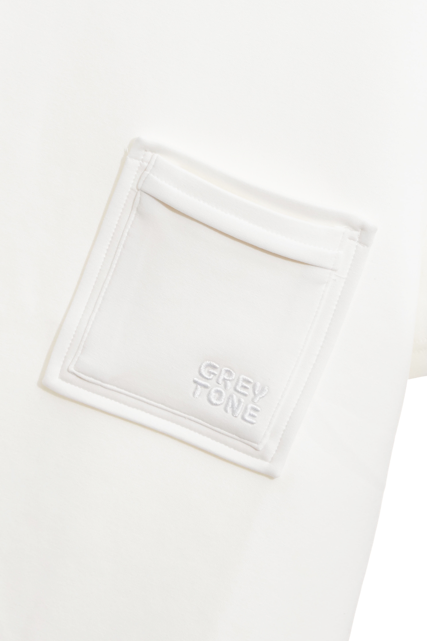 疊口袋造型Ｔ恤上衣疊口袋造型Ｔ恤上衣,T-Shirt,T恤,上衣,刺繡,秋冬穿搭,簡約穿搭,輕奢度假,輕奢渡假