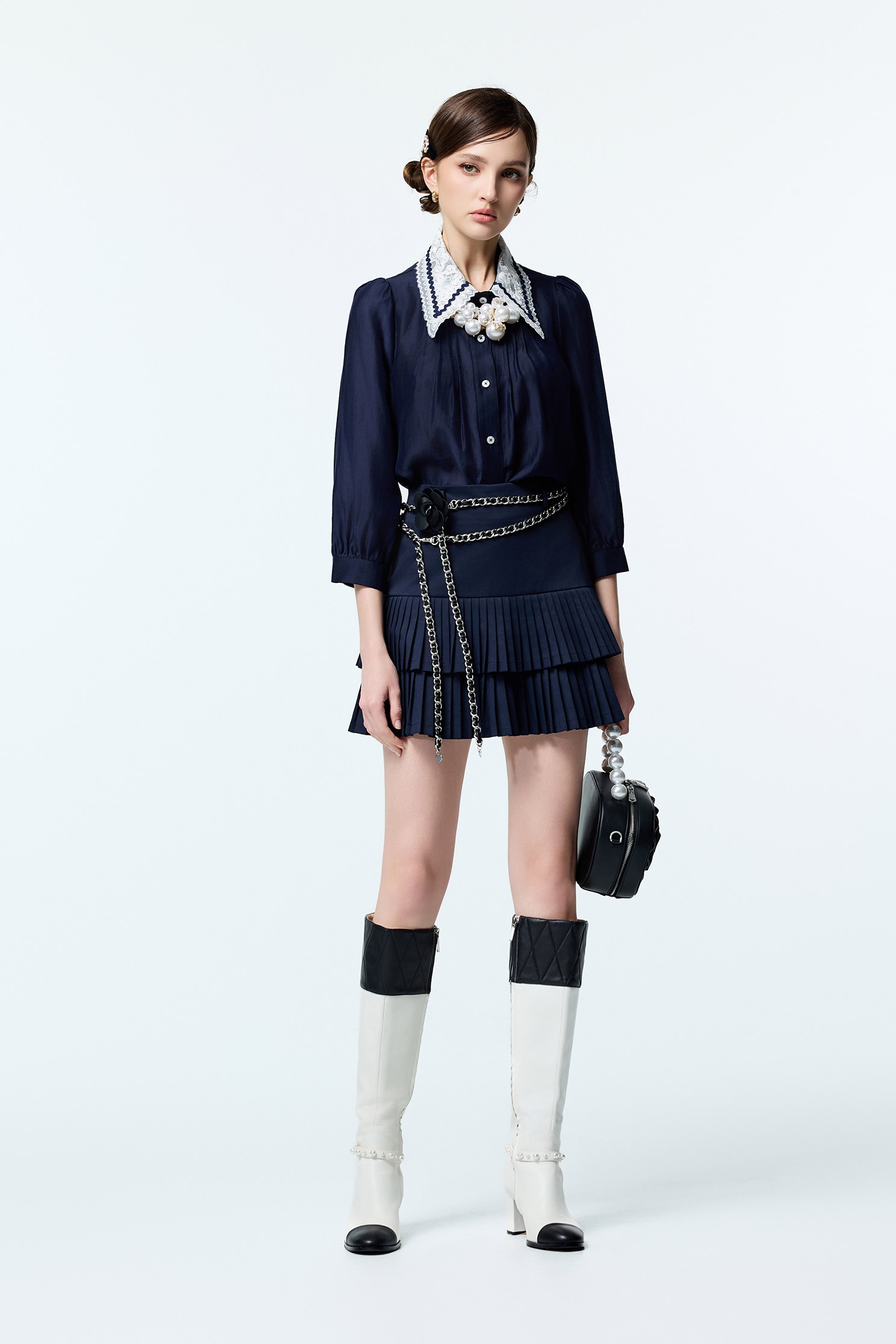 海軍藍絲棉襯衫海軍藍絲棉襯衫,上班OL穿搭,刺繡,秋冬穿搭,花花世界,襯衫