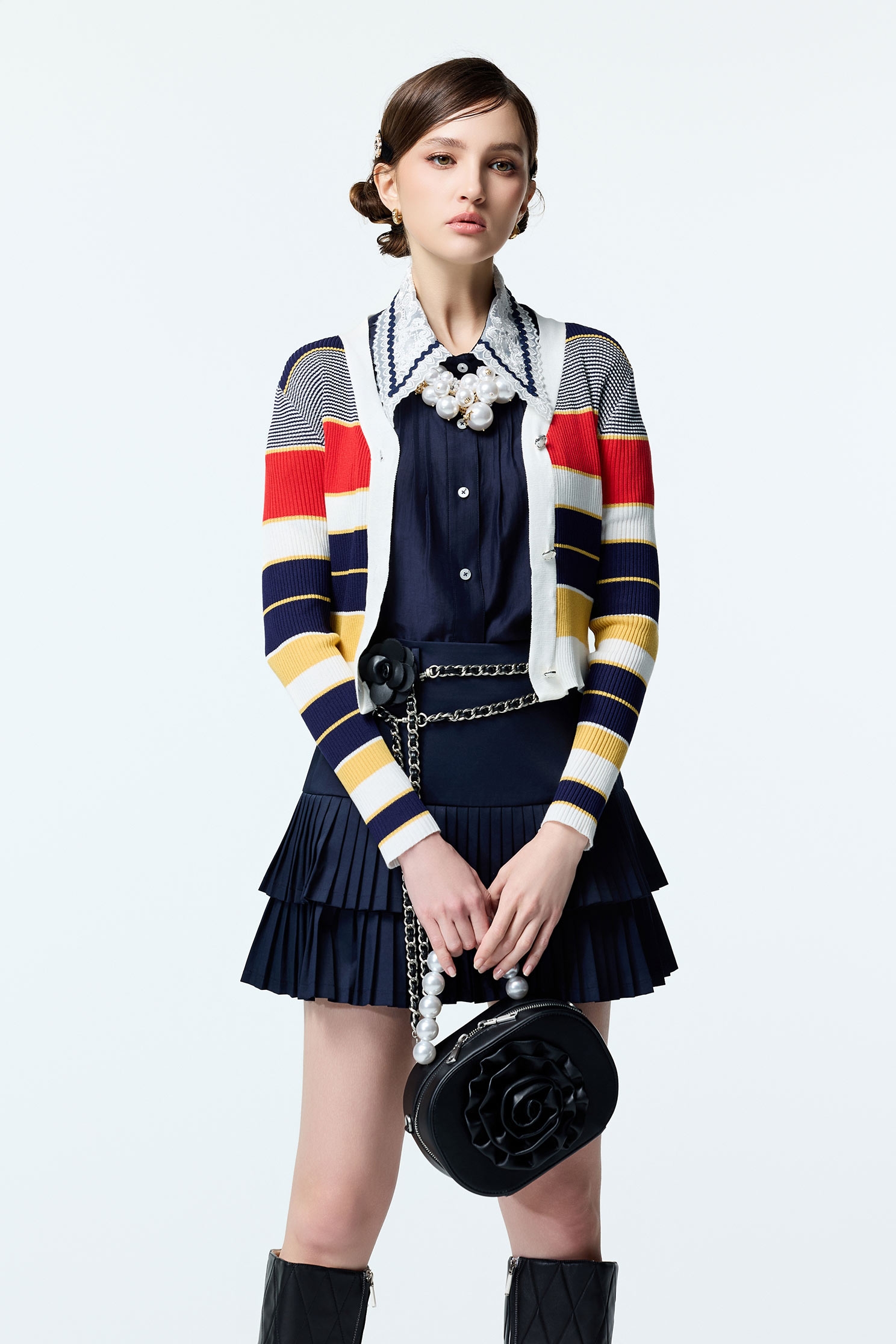 海軍藍絲棉襯衫海軍藍絲棉襯衫,上班OL穿搭,刺繡,秋冬穿搭,花花世界,襯衫