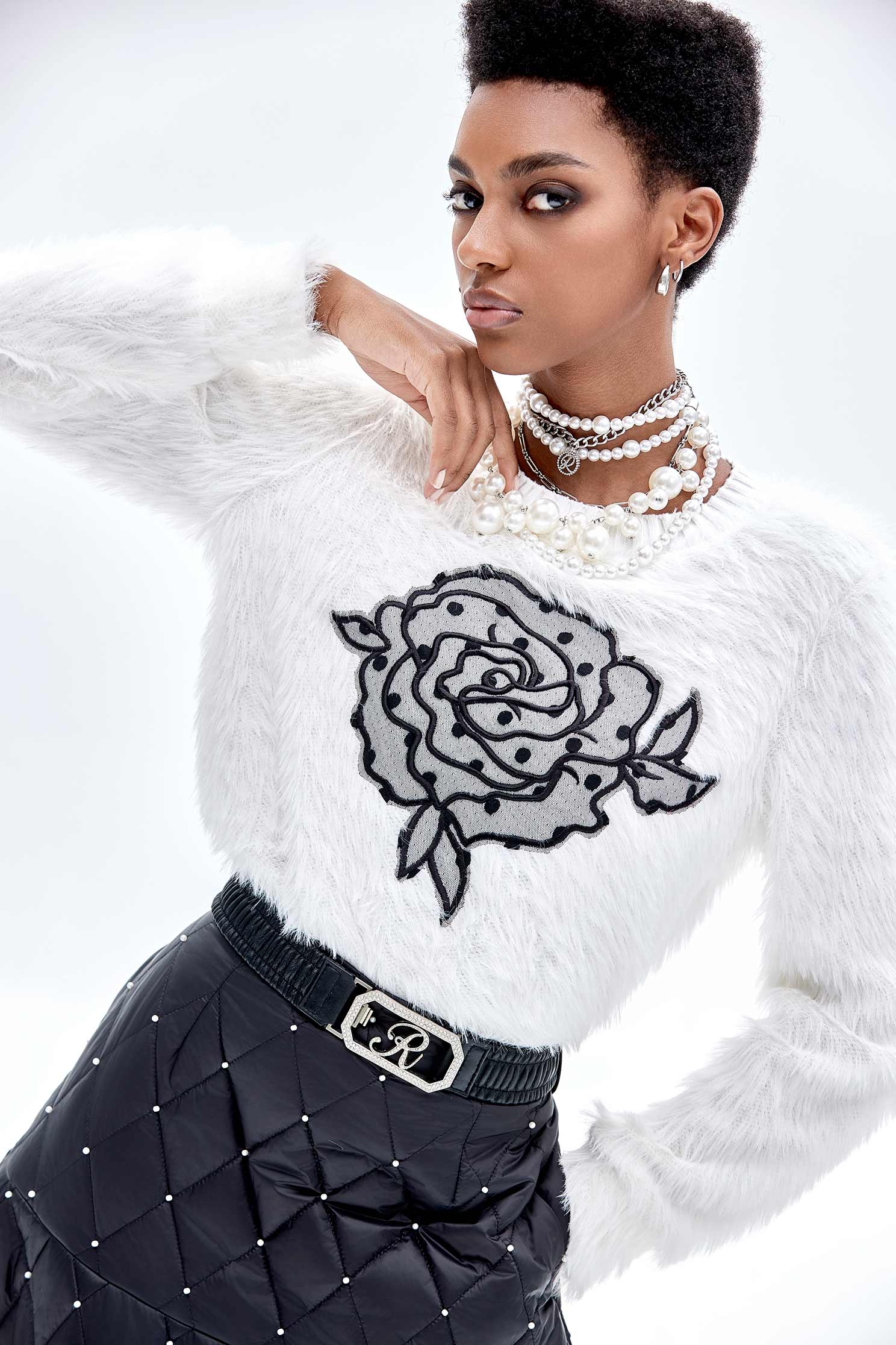 網紗玫瑰花刺繡上衣網紗玫瑰花刺繡上衣,上衣,刺繡,白色上衣,秋冬穿搭,網紗,花花世界