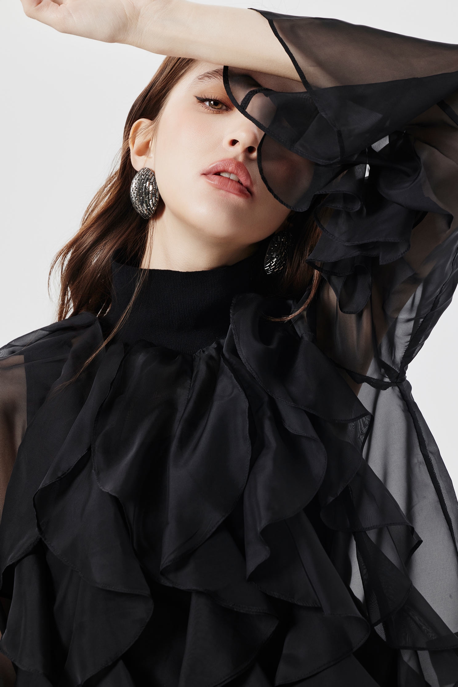 飄逸柔晴紗單品上衣飄逸柔晴紗單品上衣,上衣,人氣商品,內搭上衣,秋冬穿搭,荷葉,黑色上衣