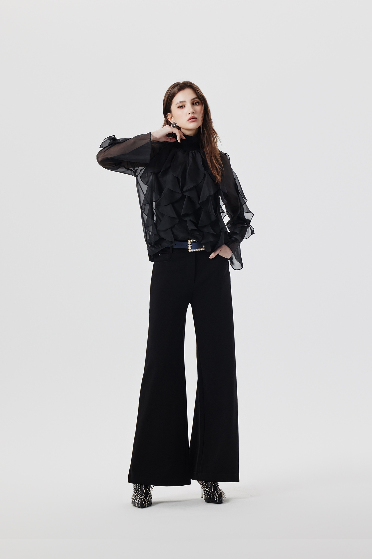 飄逸柔晴紗單品上衣飄逸柔晴紗單品上衣,上衣,人氣商品,內搭上衣,秋冬穿搭,荷葉,黑色上衣