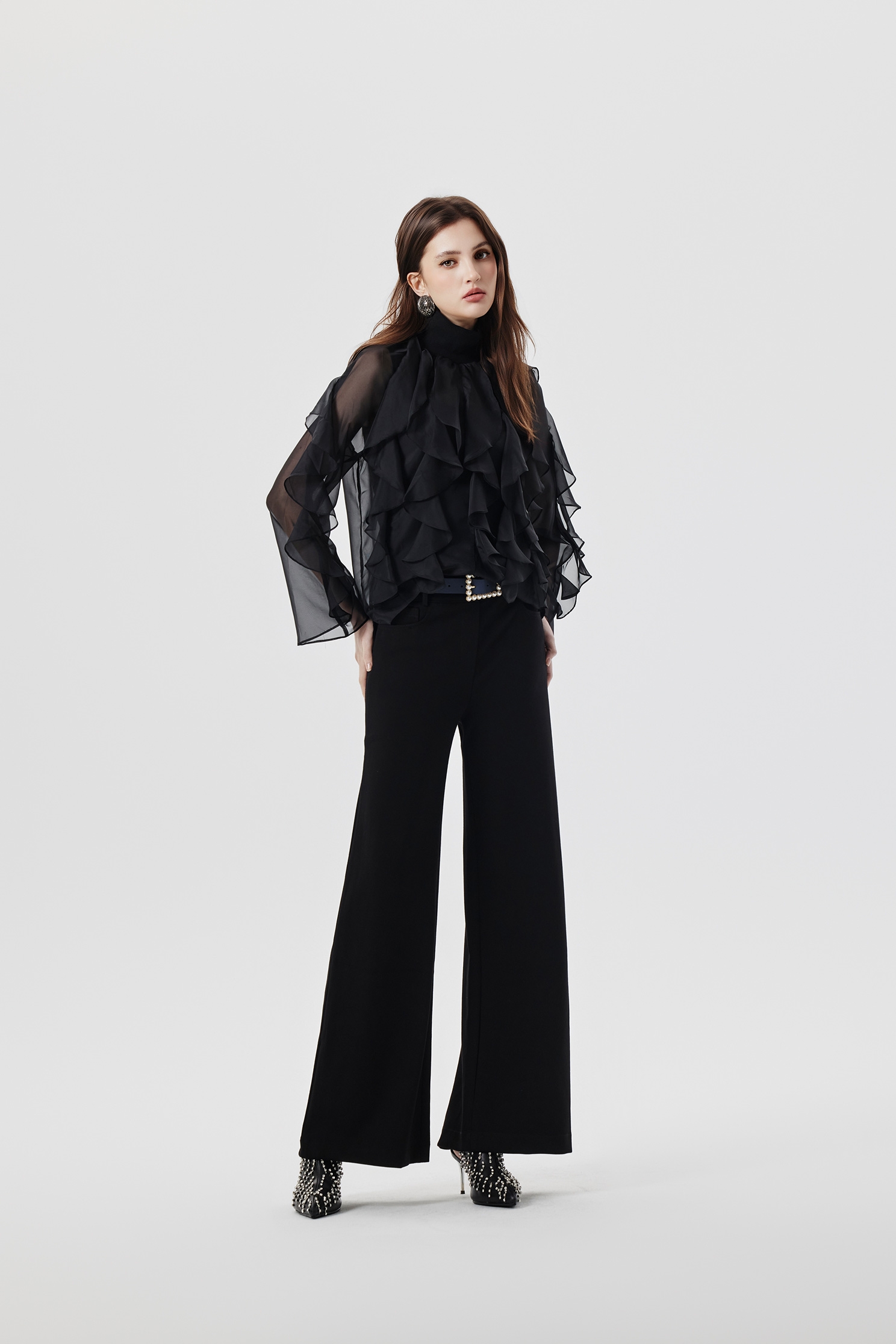 飄逸柔晴紗單品上衣飄逸柔晴紗單品上衣,上衣,人氣商品,內搭上衣,秋冬穿搭,荷葉,黑色上衣