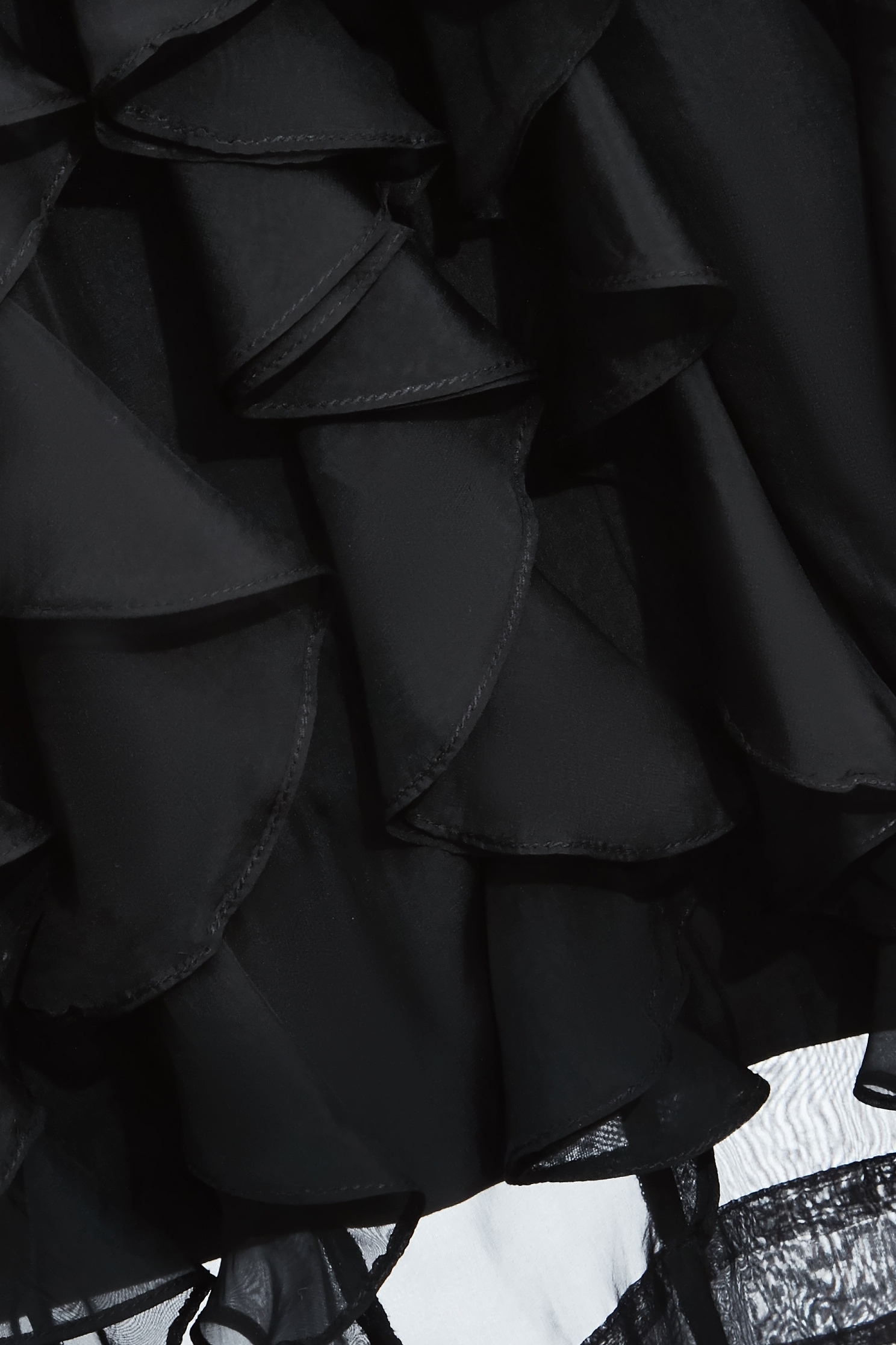 飄逸柔晴紗單品上衣飄逸柔晴紗單品上衣,上衣,人氣商品,內搭上衣,秋冬穿搭,荷葉,黑色上衣