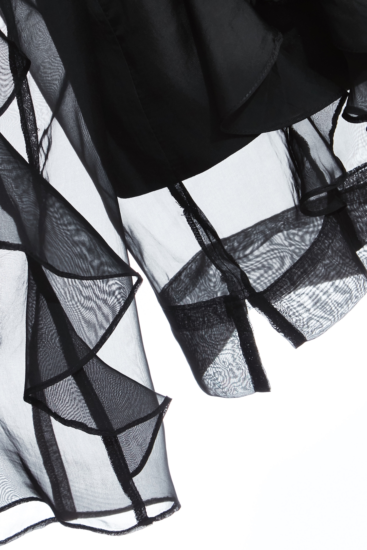 飄逸柔晴紗單品上衣飄逸柔晴紗單品上衣,上衣,人氣商品,內搭上衣,秋冬穿搭,荷葉,黑色上衣