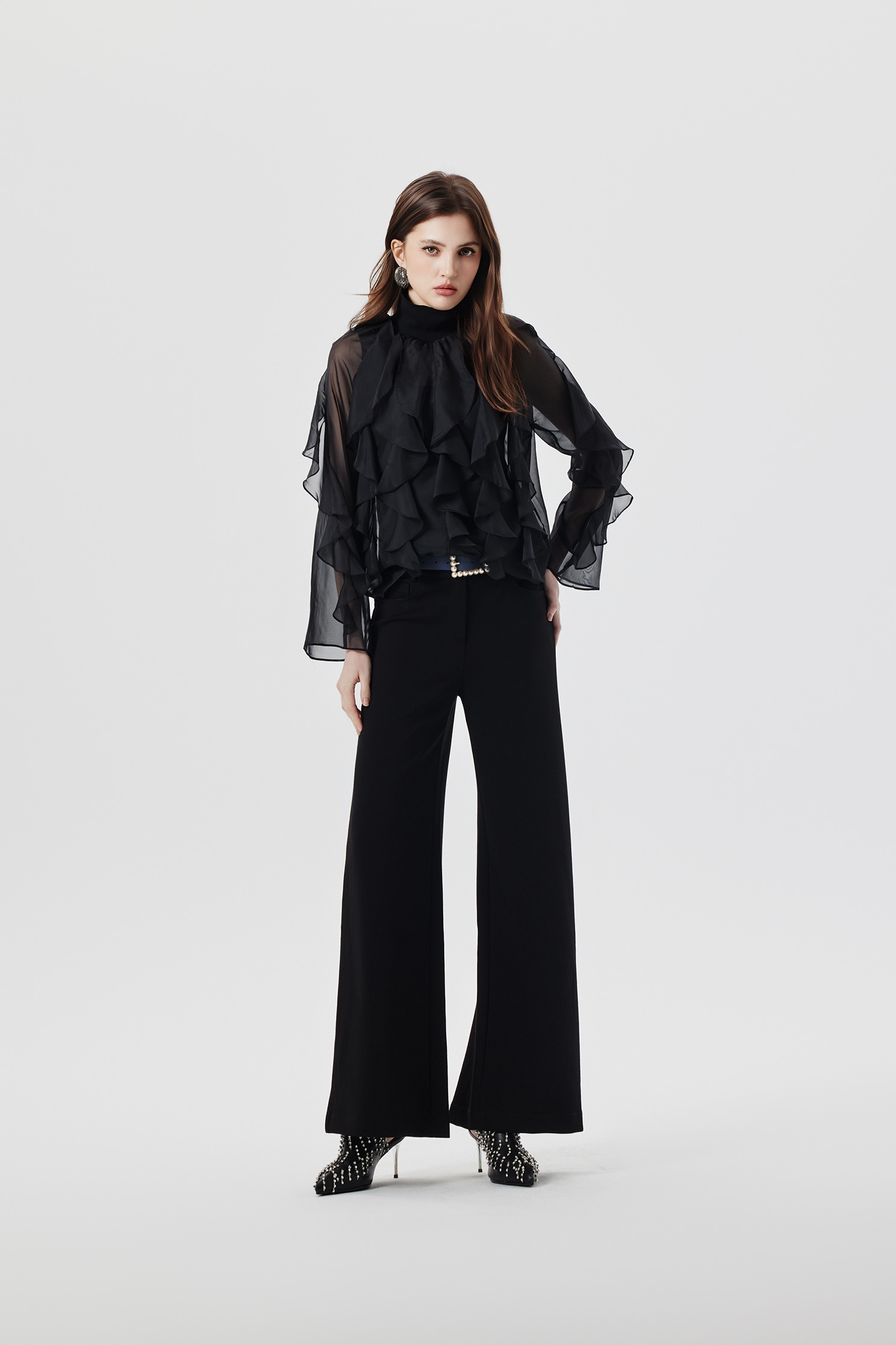 飄逸柔晴紗單品上衣飄逸柔晴紗單品上衣,上衣,人氣商品,內搭上衣,秋冬穿搭,荷葉,黑色上衣