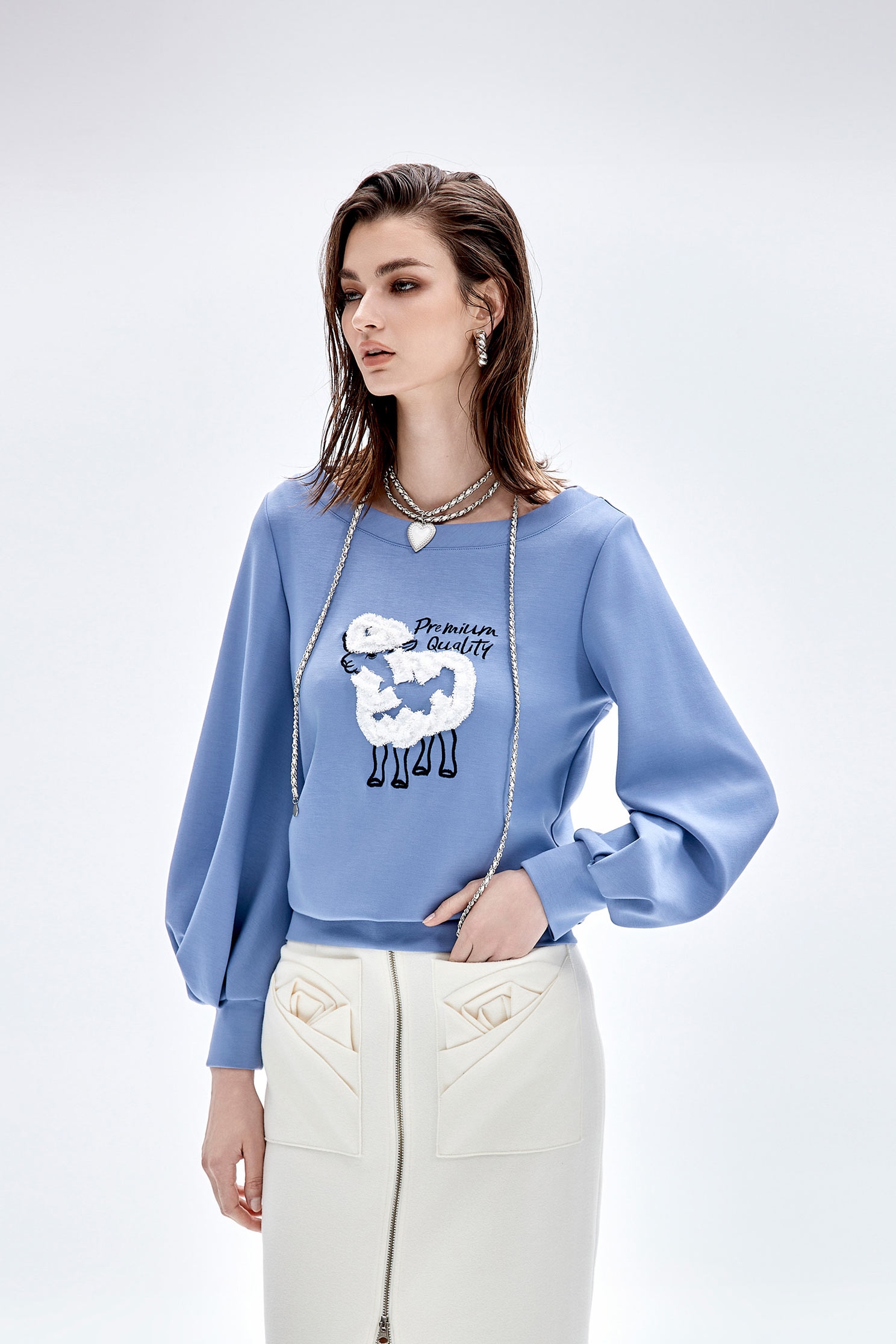 綴小綿羊刺繡上衣綴小綿羊刺繡上衣,上衣,人氣商品,刺繡,秋冬穿搭