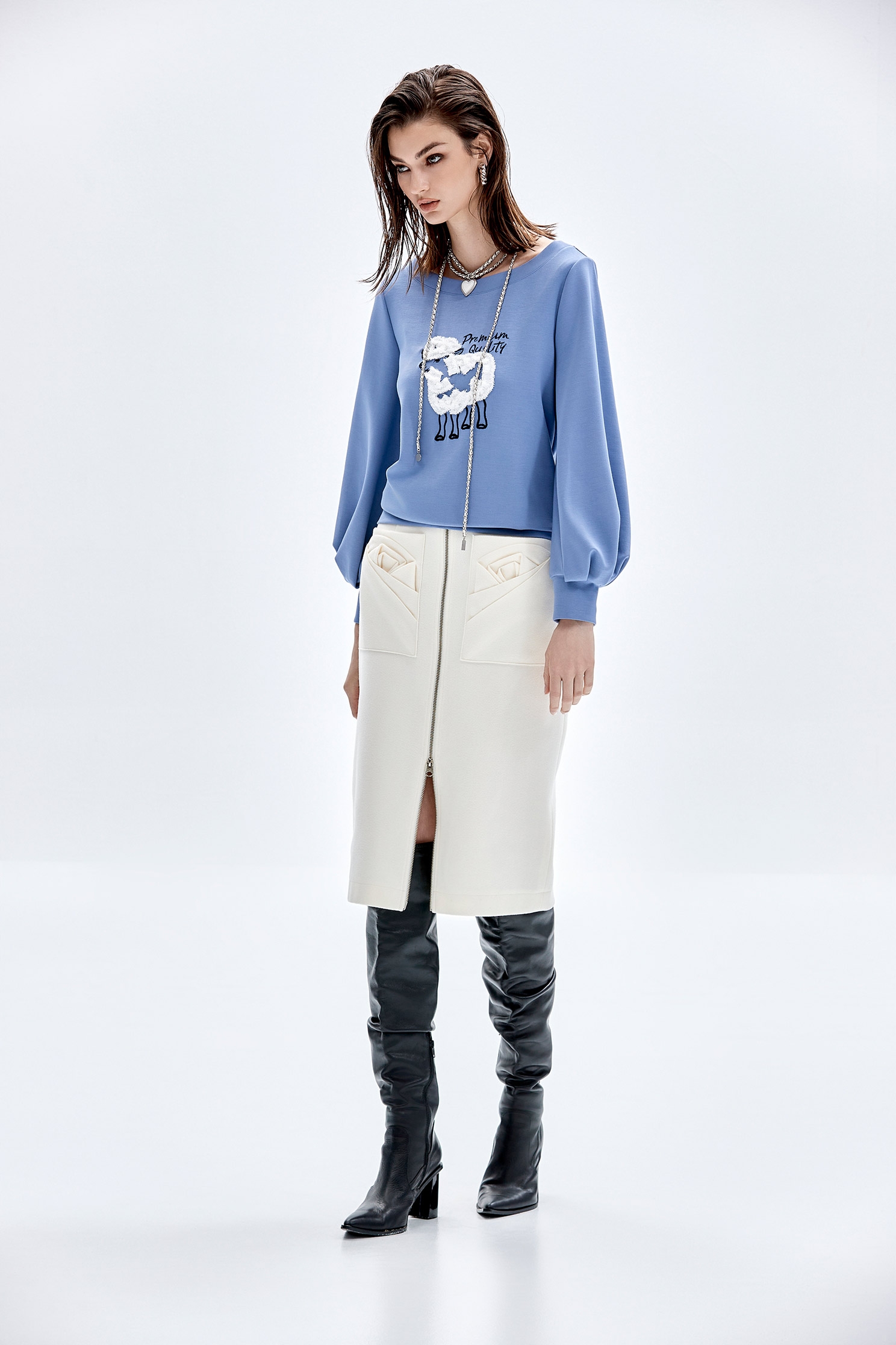 綴小綿羊刺繡上衣綴小綿羊刺繡上衣,上衣,人氣商品,刺繡,秋冬穿搭