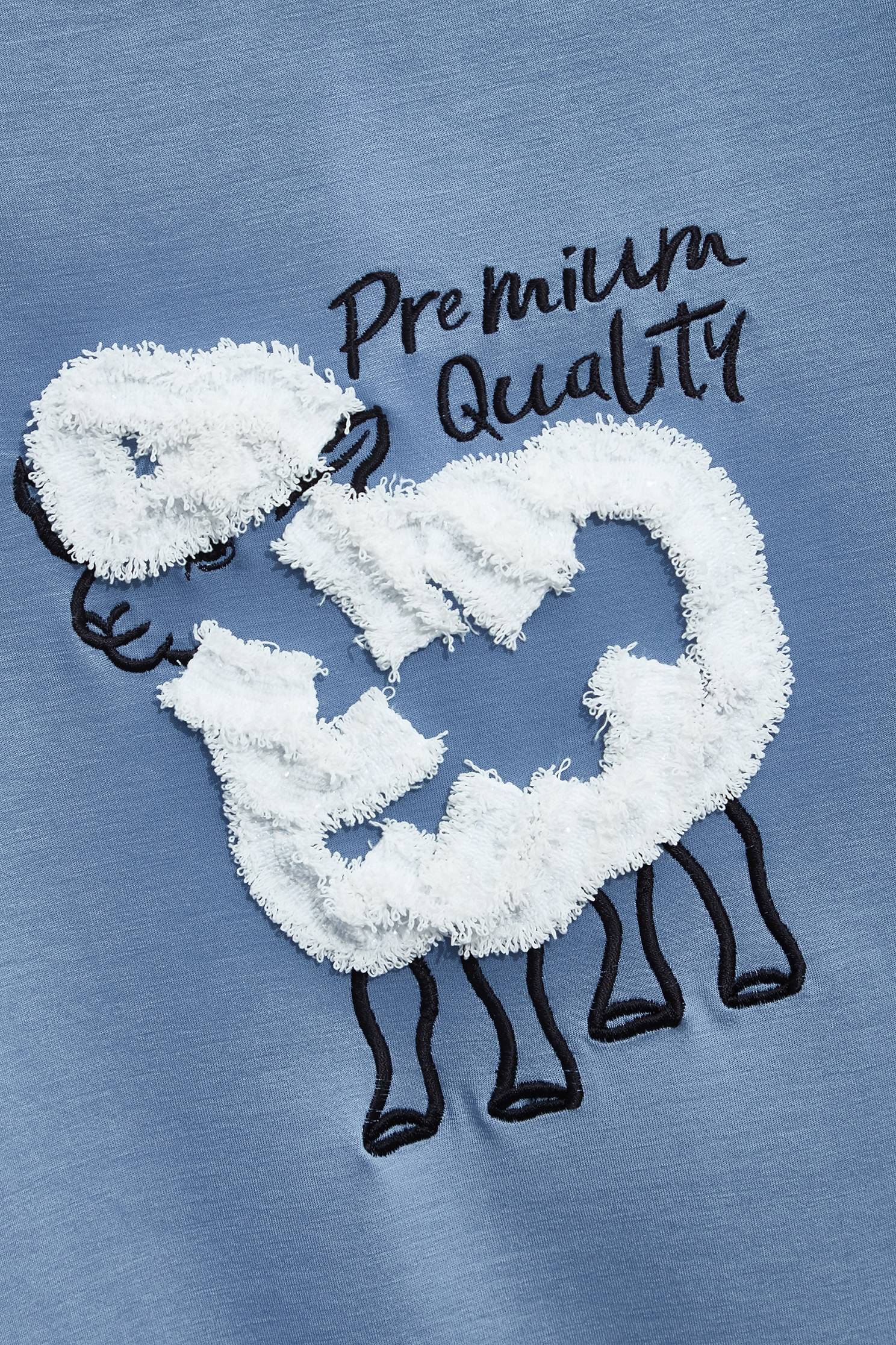 綴小綿羊刺繡上衣綴小綿羊刺繡上衣,上衣,人氣商品,刺繡,秋冬穿搭