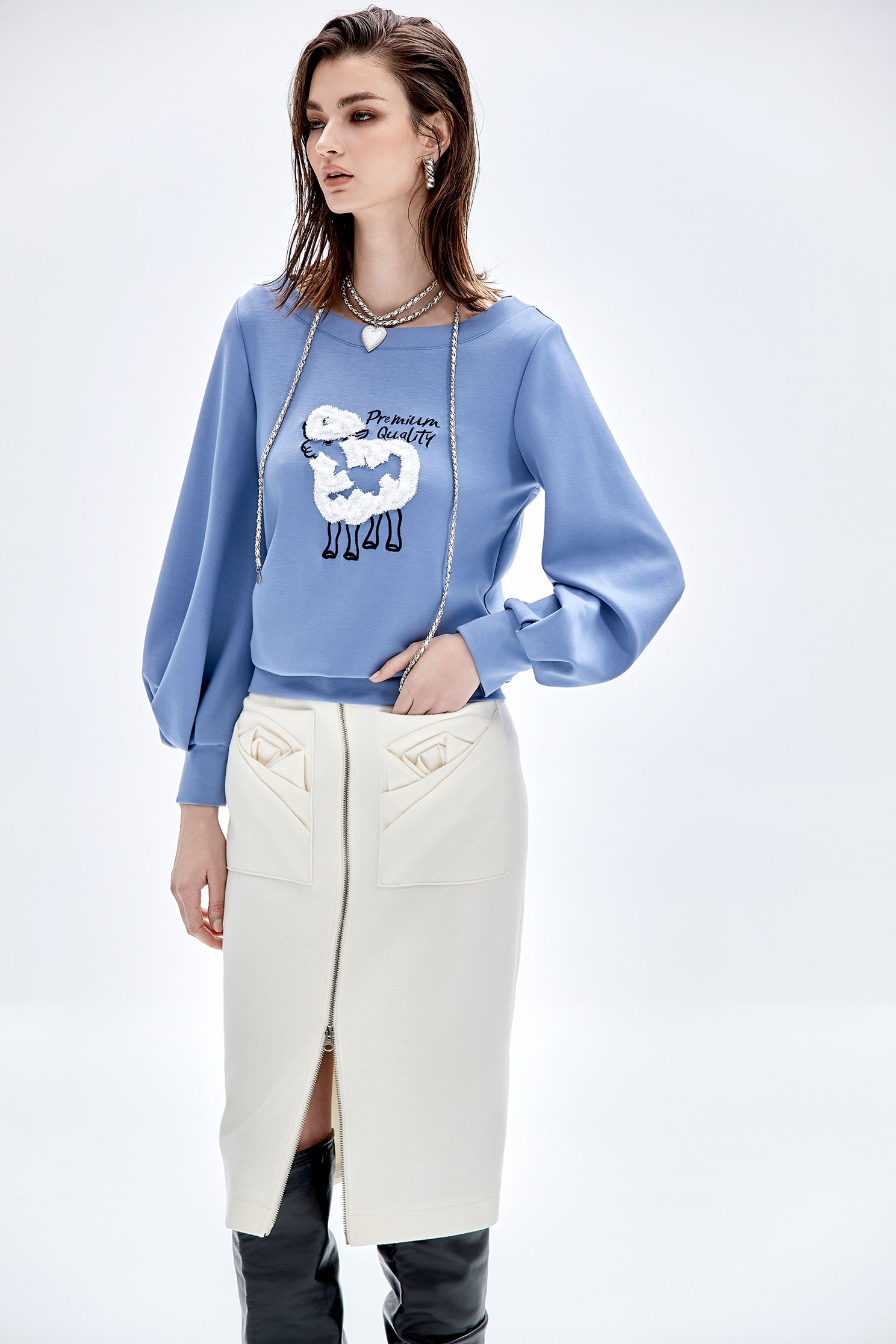 綴小綿羊刺繡上衣綴小綿羊刺繡上衣,上衣,人氣商品,刺繡,秋冬穿搭