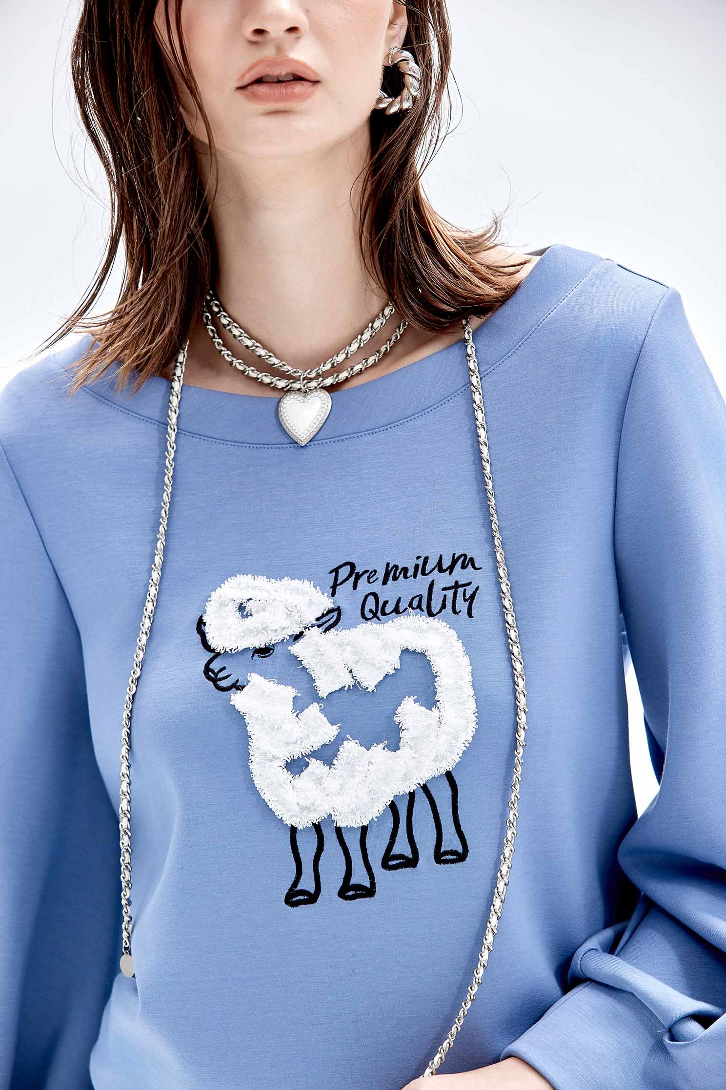 綴小綿羊刺繡上衣綴小綿羊刺繡上衣,上衣,人氣商品,刺繡,秋冬穿搭