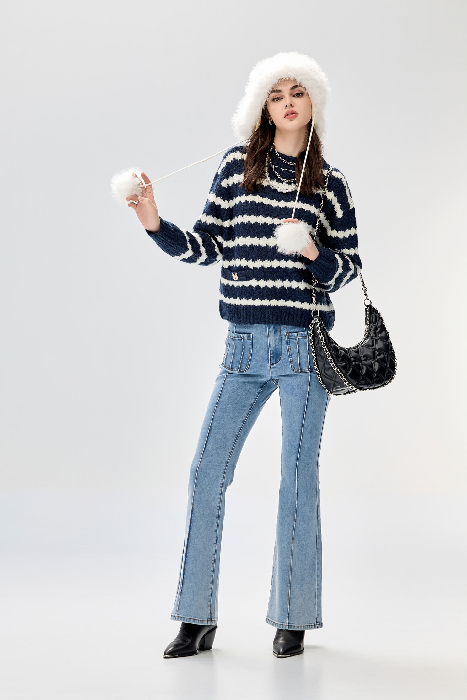 午夜藍拼色波紋針織上衣午夜藍拼色波紋針織上衣,上衣,人氣商品,條紋,秋冬穿搭,針織,針織衫