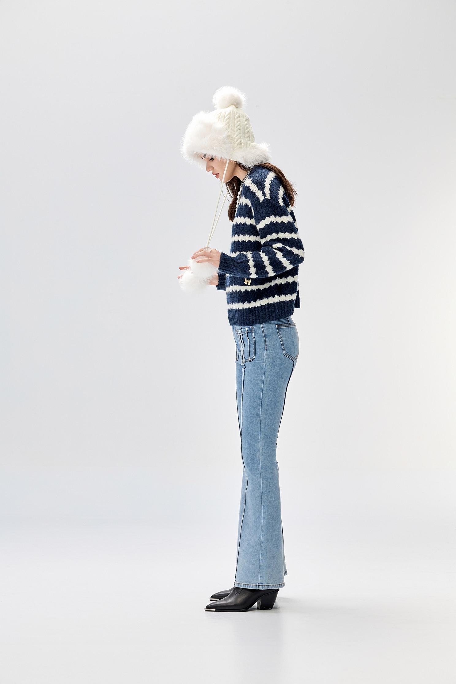 午夜藍拼色波紋針織上衣午夜藍拼色波紋針織上衣,上衣,人氣商品,條紋,秋冬穿搭,針織,針織衫