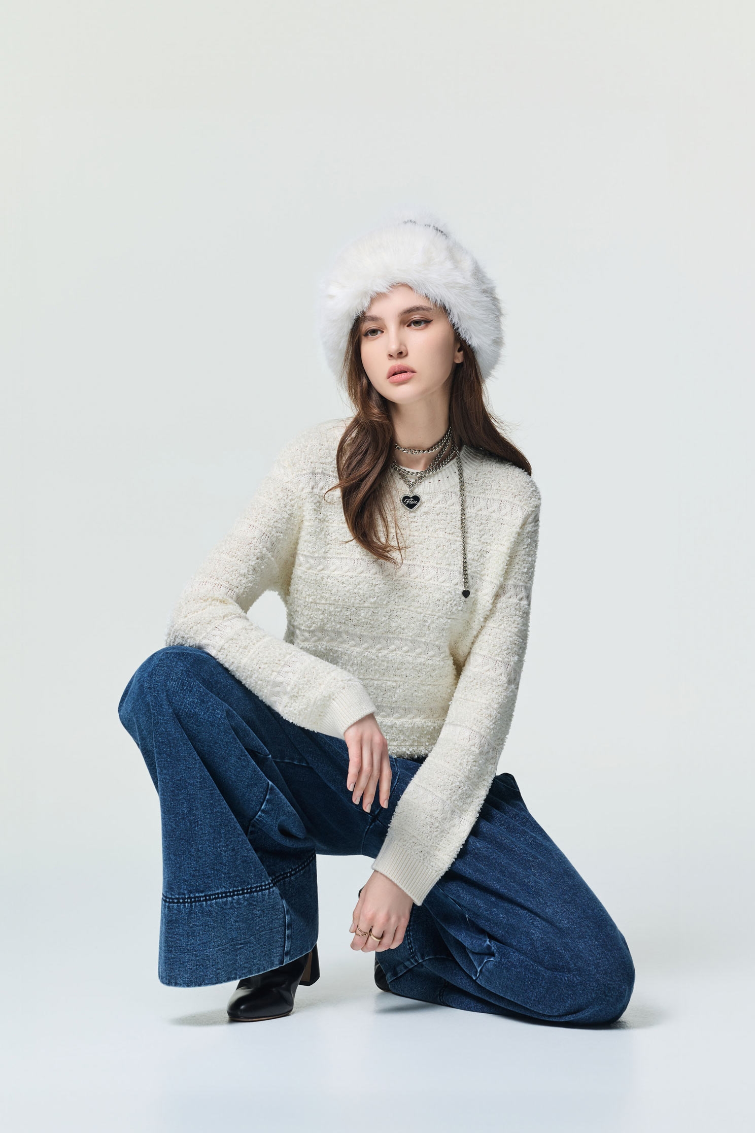 偽鑲蕾絲造型針織上衣偽鑲蕾絲造型針織上衣,上衣,條紋,白色上衣,秋冬穿搭,蕾絲,針織,針織衫