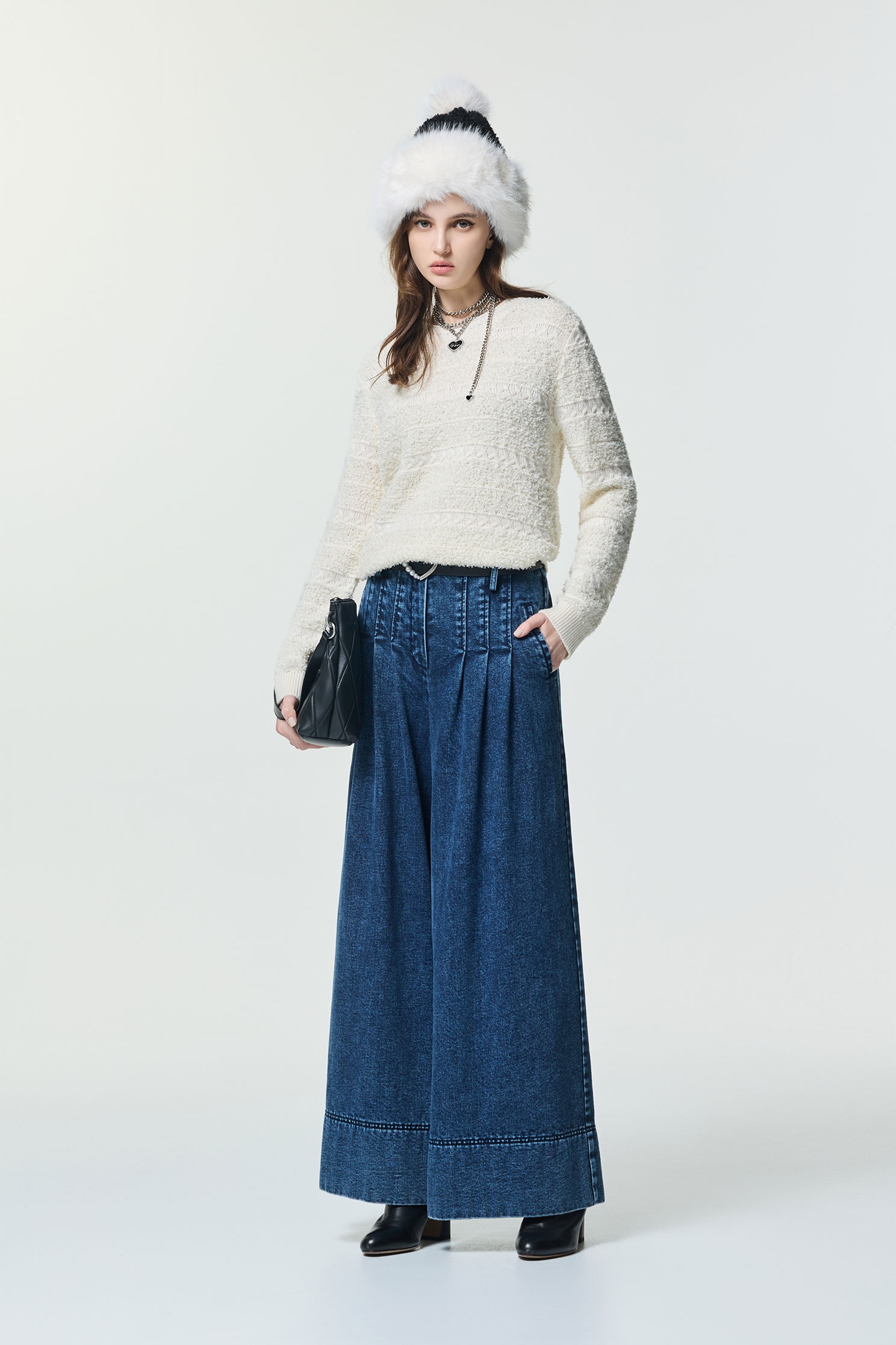 偽鑲蕾絲造型針織上衣偽鑲蕾絲造型針織上衣,上衣,條紋,白色上衣,秋冬穿搭,蕾絲,針織,針織衫