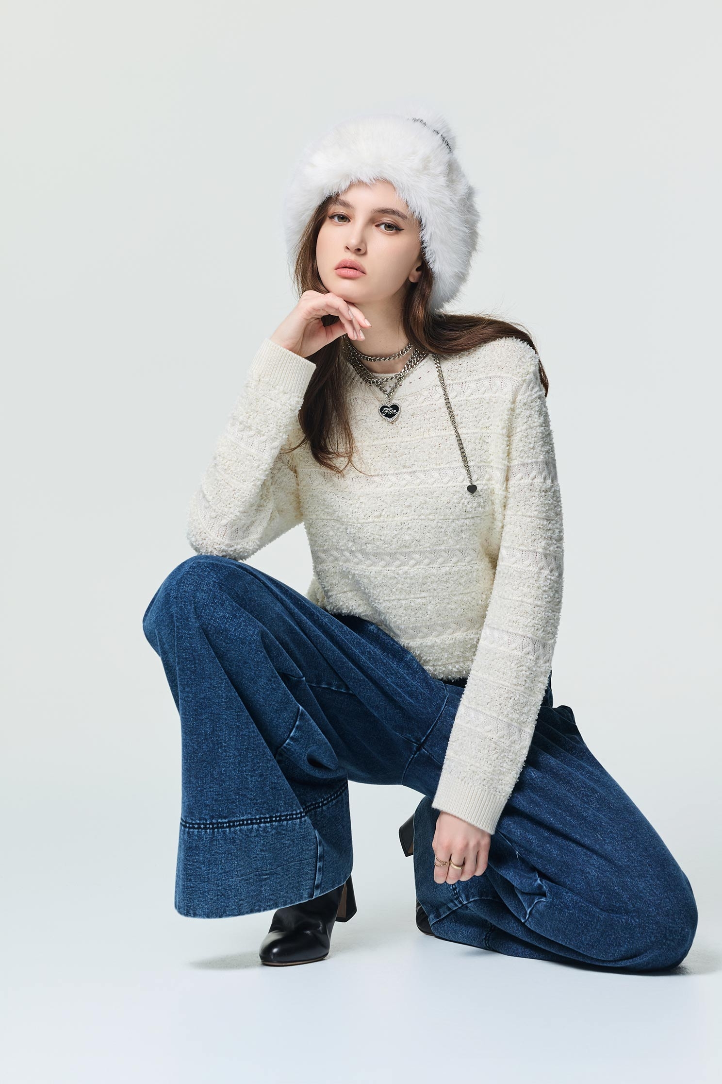 偽鑲蕾絲造型針織上衣偽鑲蕾絲造型針織上衣,上衣,條紋,白色上衣,秋冬穿搭,蕾絲,針織,針織衫