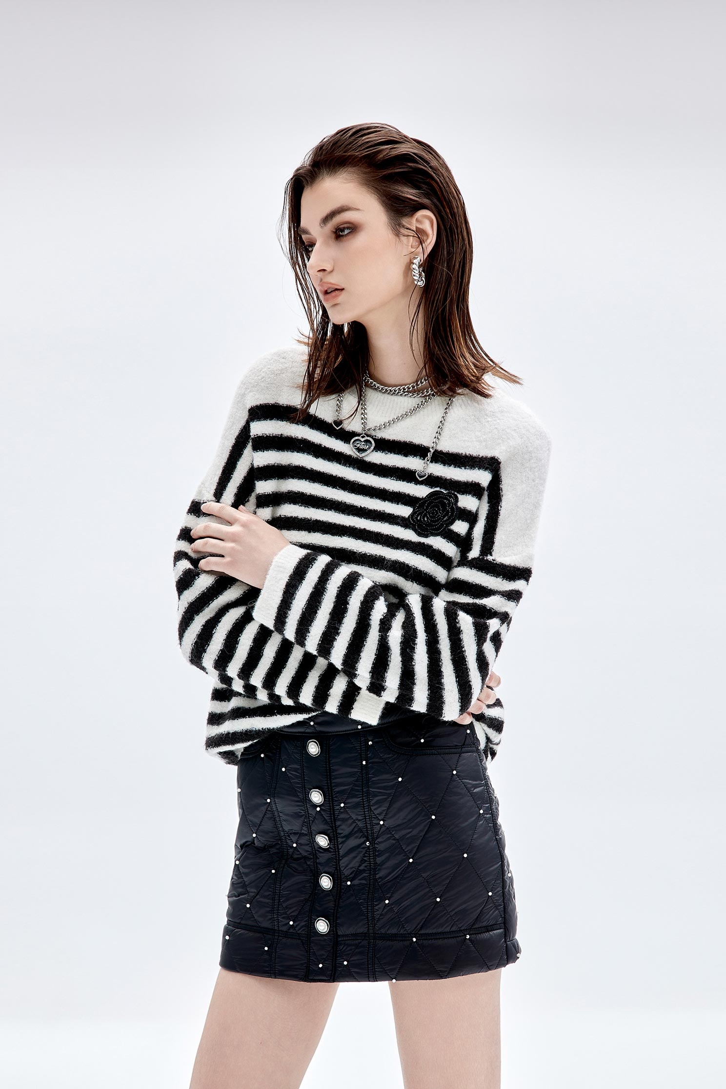 不規則線邊針織上衣不規則線邊針織上衣,上衣,人氣商品,秋冬穿搭,花花世界,針織,針織衫