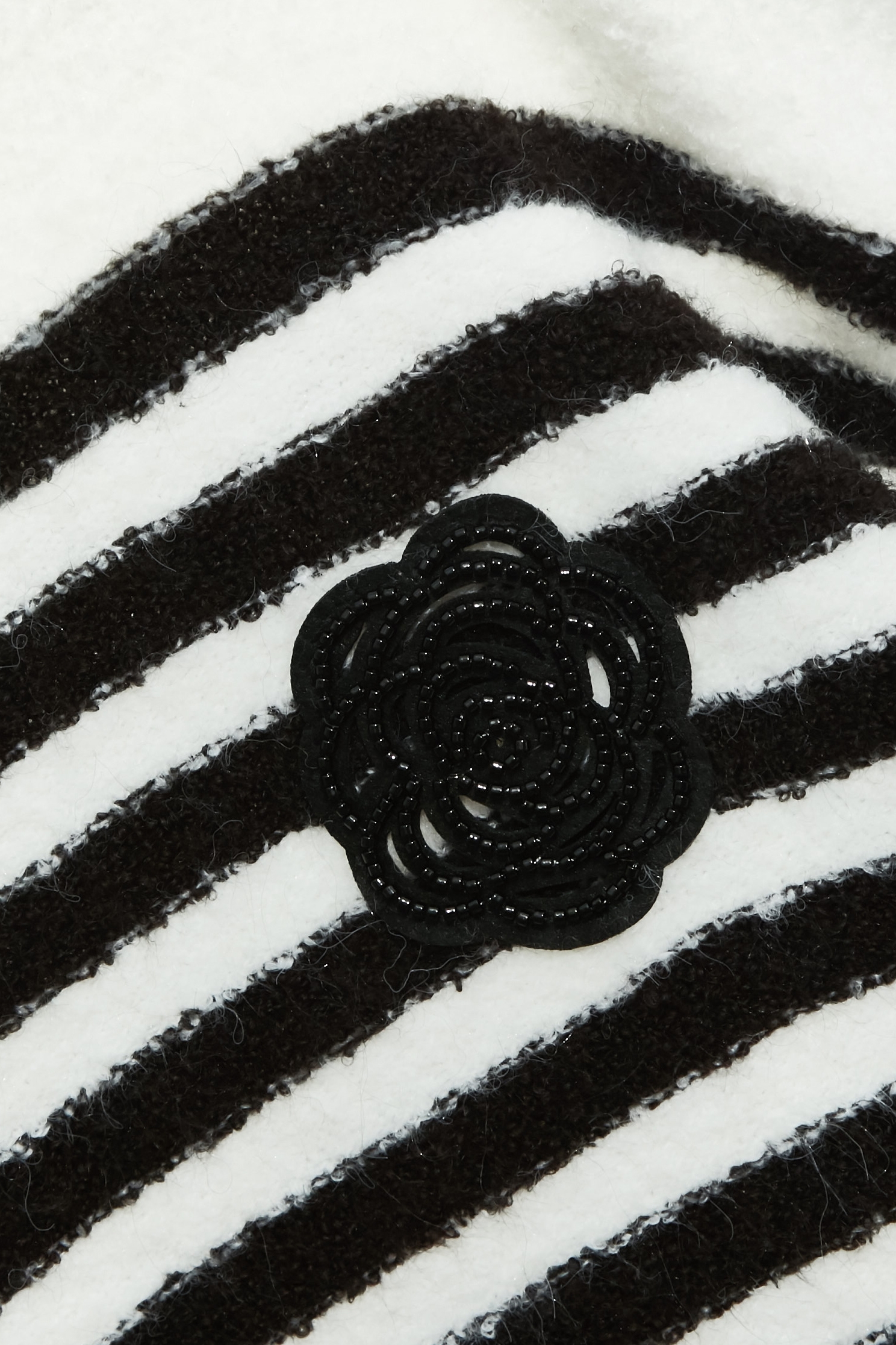 不規則線邊針織上衣不規則線邊針織上衣,上衣,人氣商品,秋冬穿搭,花花世界,針織,針織衫