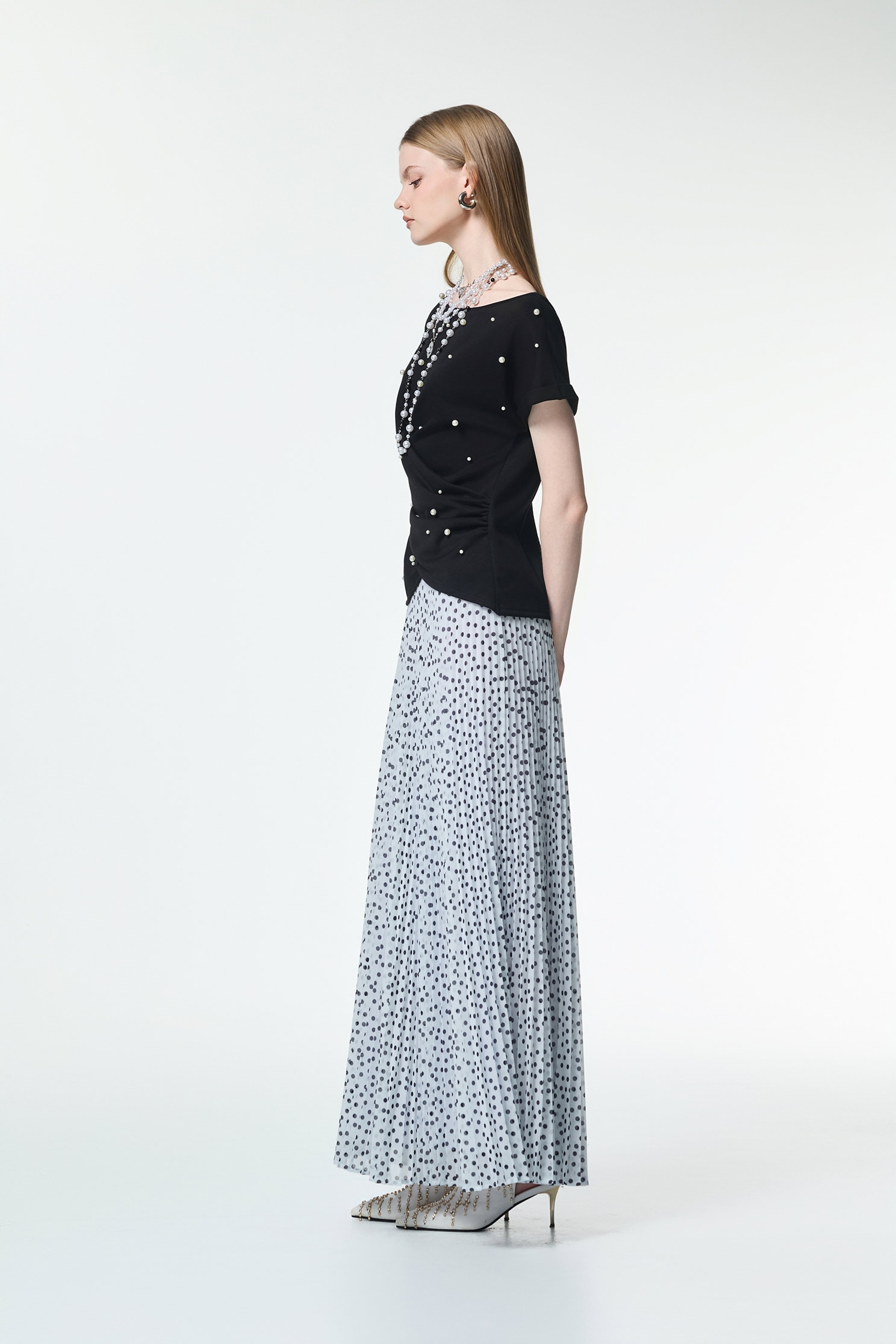 釘飾珍珠修身上衣釘飾珍珠腰瘦單品,上班OL穿搭,上衣,珍珠,秋冬穿搭,約會特輯