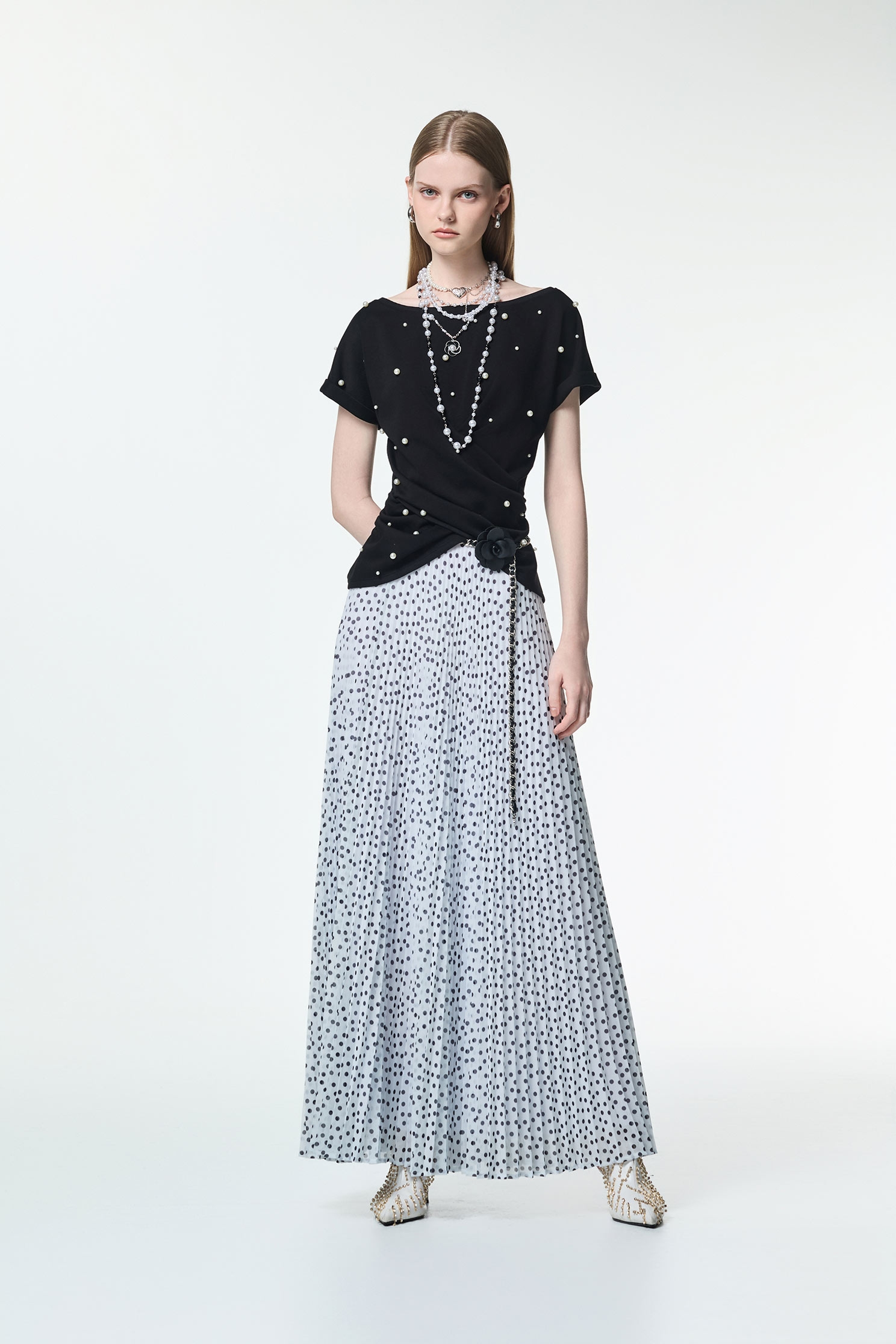 釘飾珍珠修身上衣釘飾珍珠腰瘦單品,上班OL穿搭,上衣,珍珠,秋冬穿搭,約會特輯