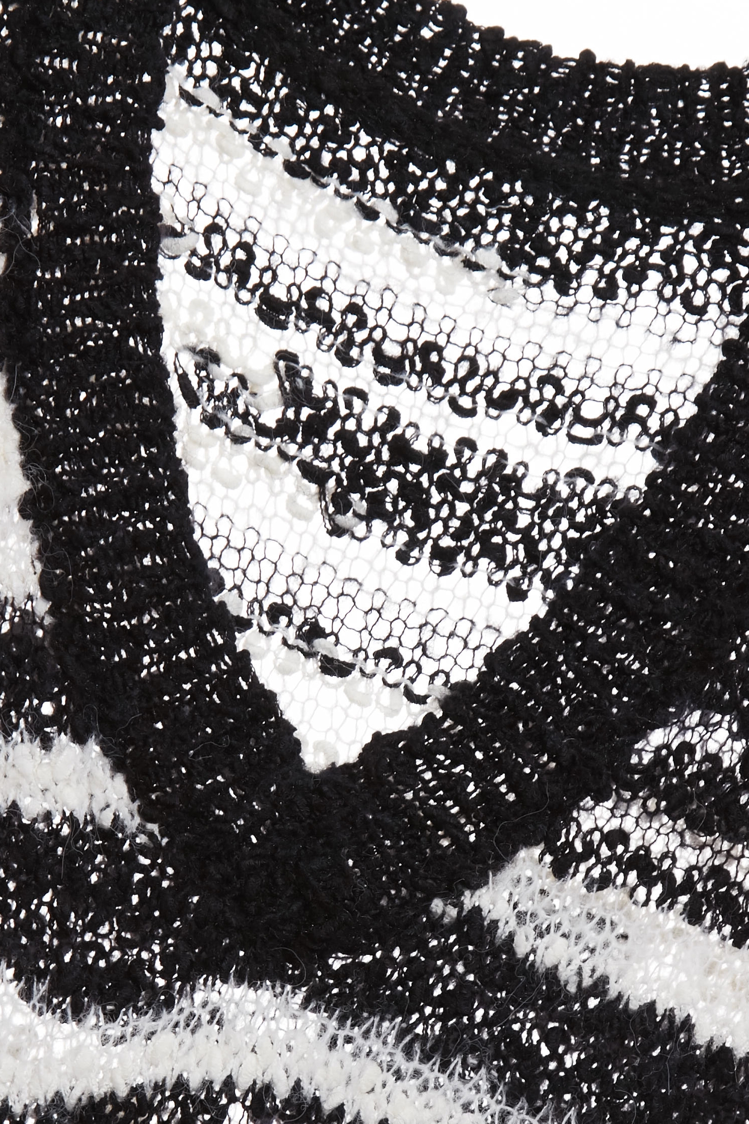 黑白V領針織上衣黑白引它夏V領針織單品,V領上衣,上班OL穿搭,上衣,條紋,秋冬穿搭,約會特輯,針織,針織上衣,針織衫