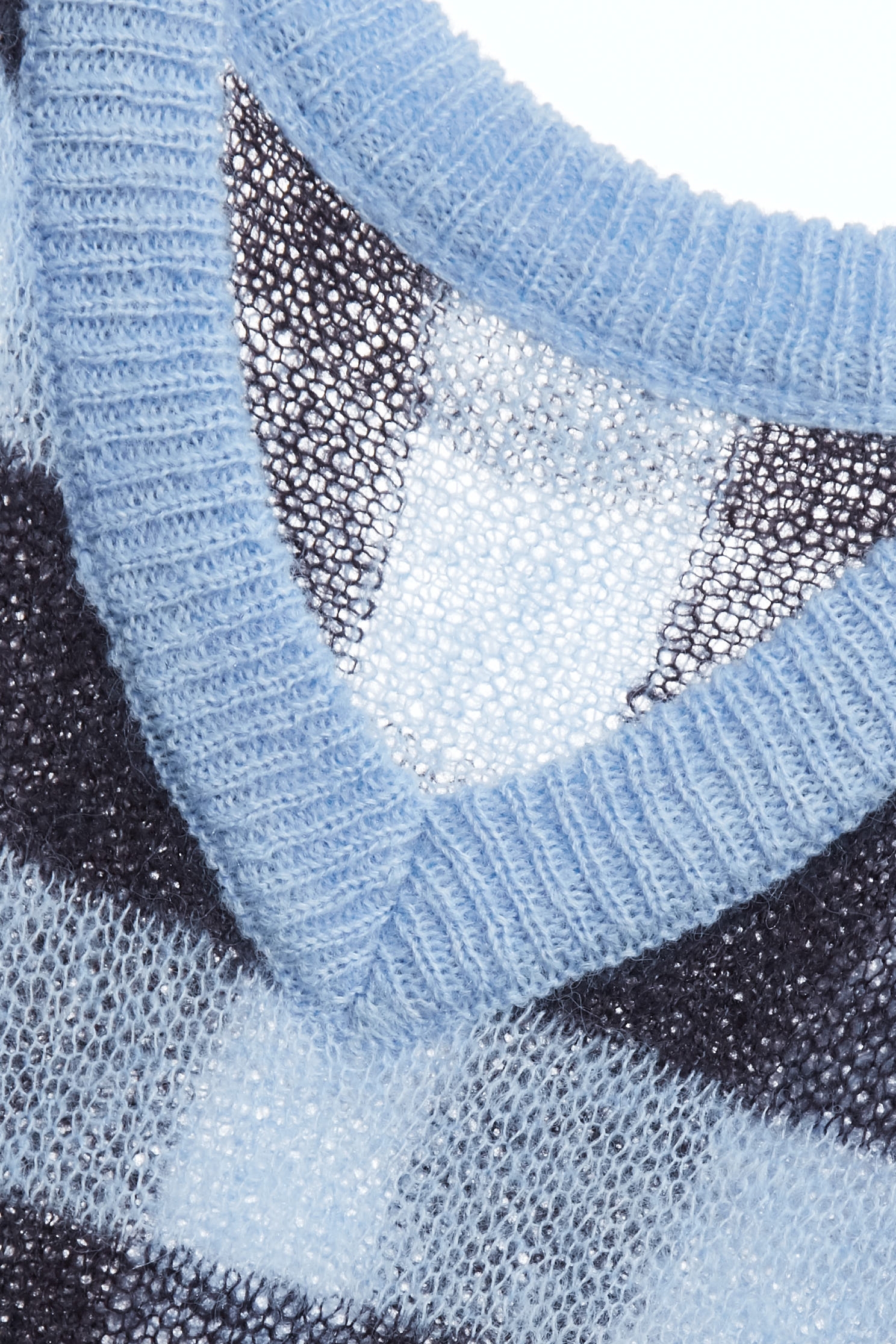 雙層馬海毛格紋針織雙層馬海毛格紋針織,V領上衣,上班OL穿搭,上衣,人氣商品,格紋,條紋,秋冬穿搭,約會特輯,輕奢度假,輕奢渡假,針織,針織上衣,針織衫