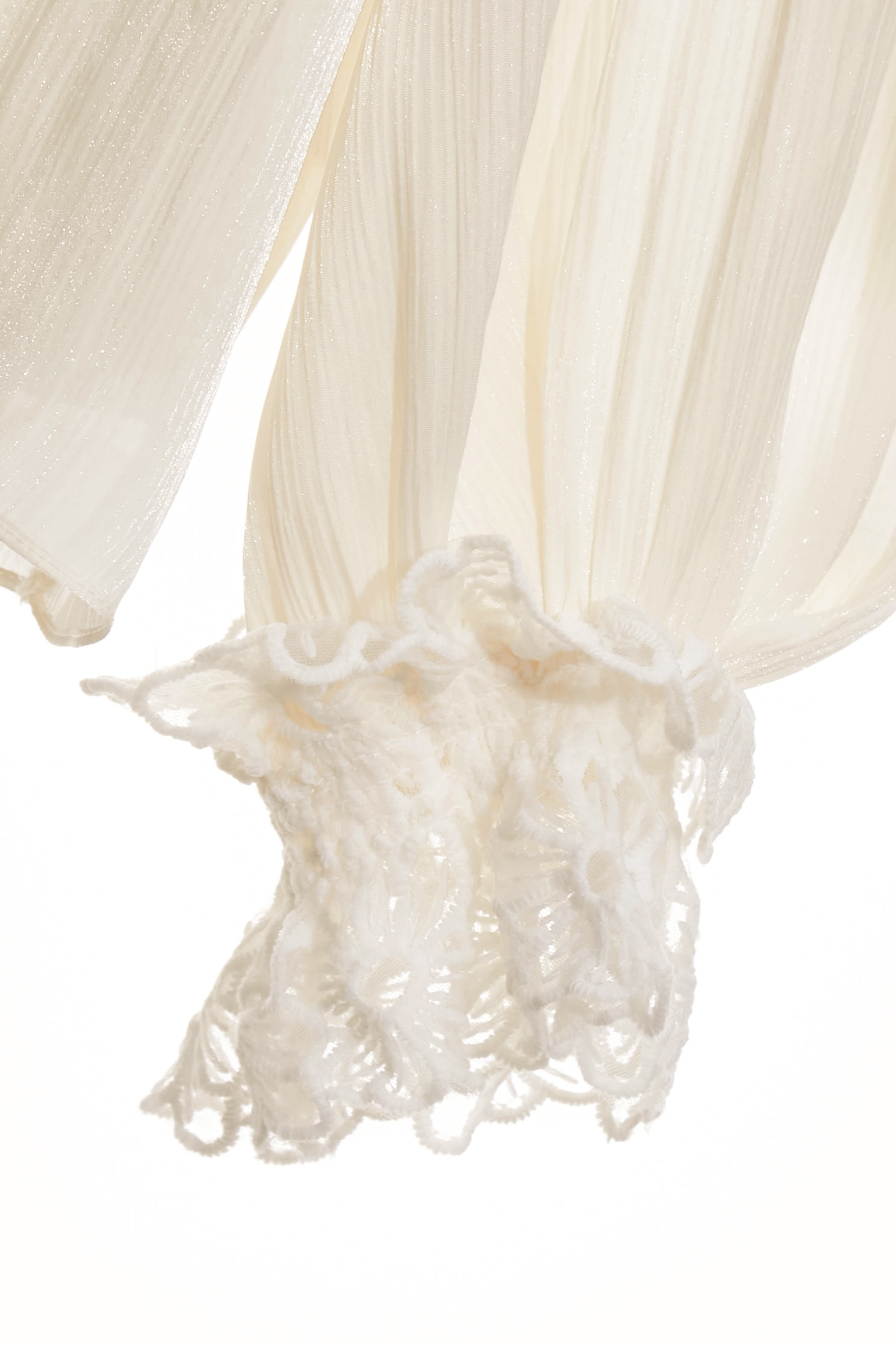 光澤流動感單品上衣光澤流動感單品上衣,上衣,秋冬穿搭,簡約穿搭,約會特輯,花花世界,荷葉,蕾絲,輕奢度假,輕奢渡假