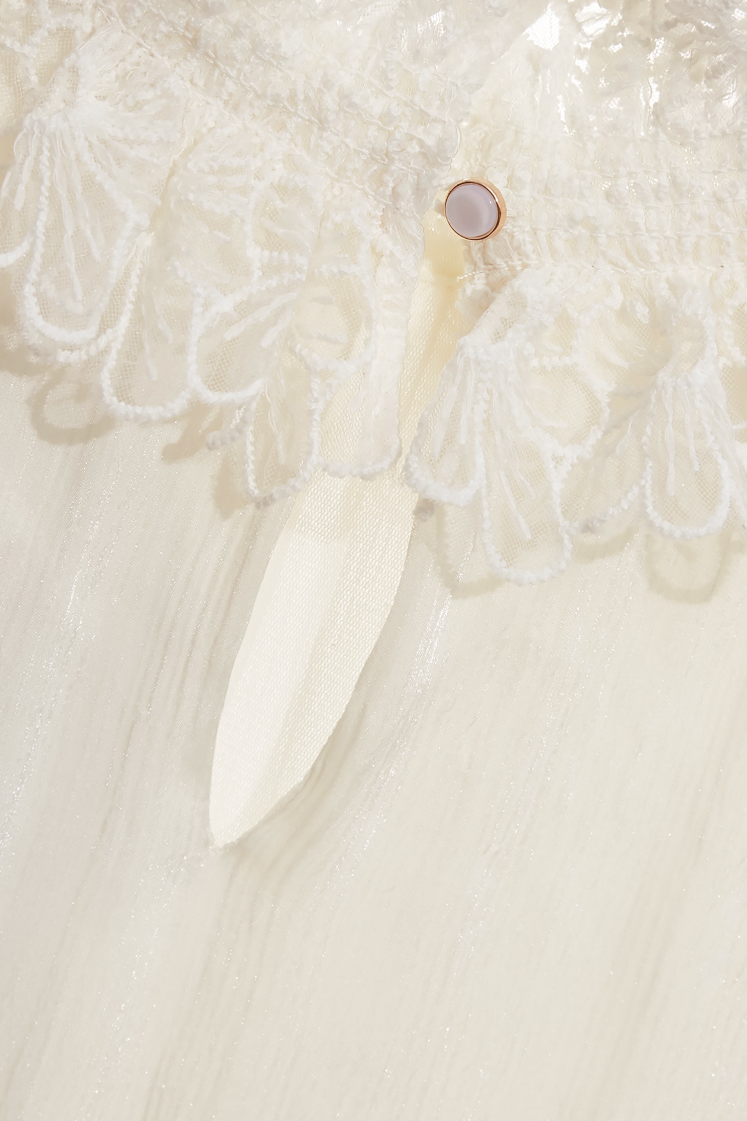 光澤流動感單品上衣光澤流動感單品上衣,上衣,秋冬穿搭,簡約穿搭,約會特輯,花花世界,荷葉,蕾絲,輕奢度假,輕奢渡假