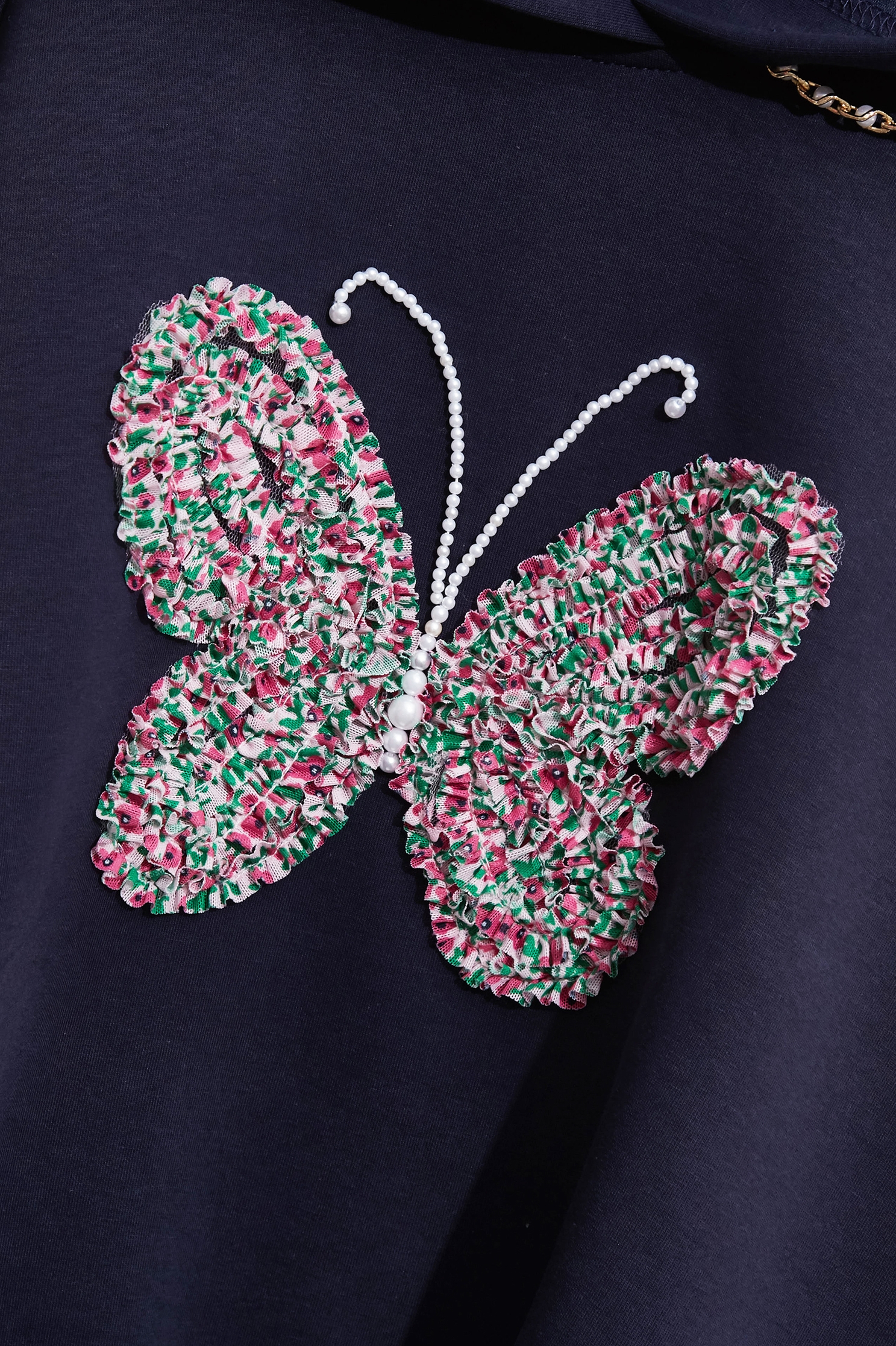 荷葉蝴蝶造型連帽上衣荷葉蝴蝶造型連帽上衣,上衣,人氣商品,帽T,珍珠,秋冬穿搭,簡約穿搭,約會特輯,荷葉,輕奢度假,輕奢渡假