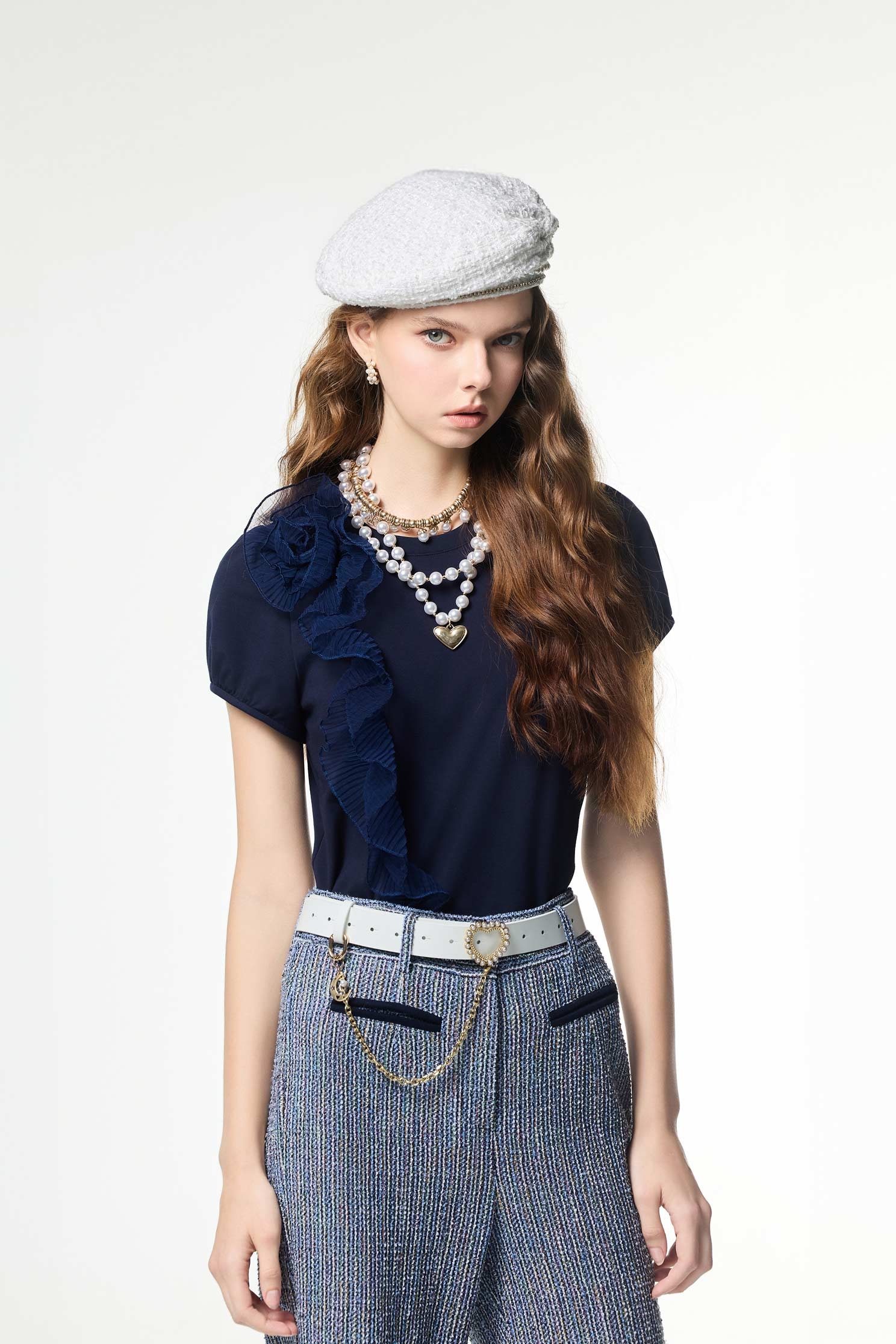 手工車花造型Ｔ恤上衣手工車花造型Ｔ恤上衣,T恤,上班OL穿搭,上衣,秋冬穿搭,簡約穿搭,約會特輯,花花世界