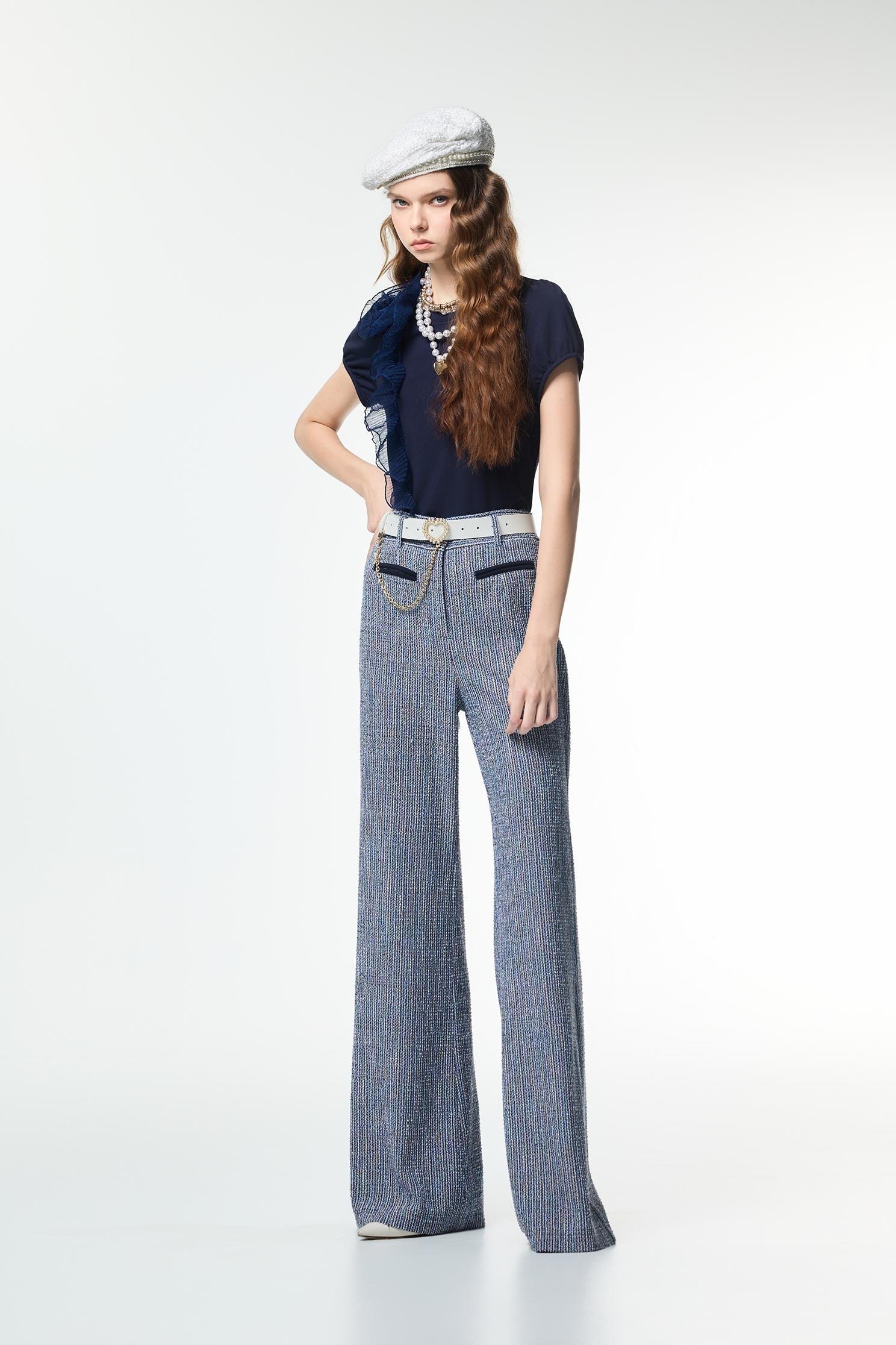 手工車花造型Ｔ恤上衣手工車花造型Ｔ恤上衣,T恤,上班OL穿搭,上衣,秋冬穿搭,簡約穿搭,約會特輯,花花世界