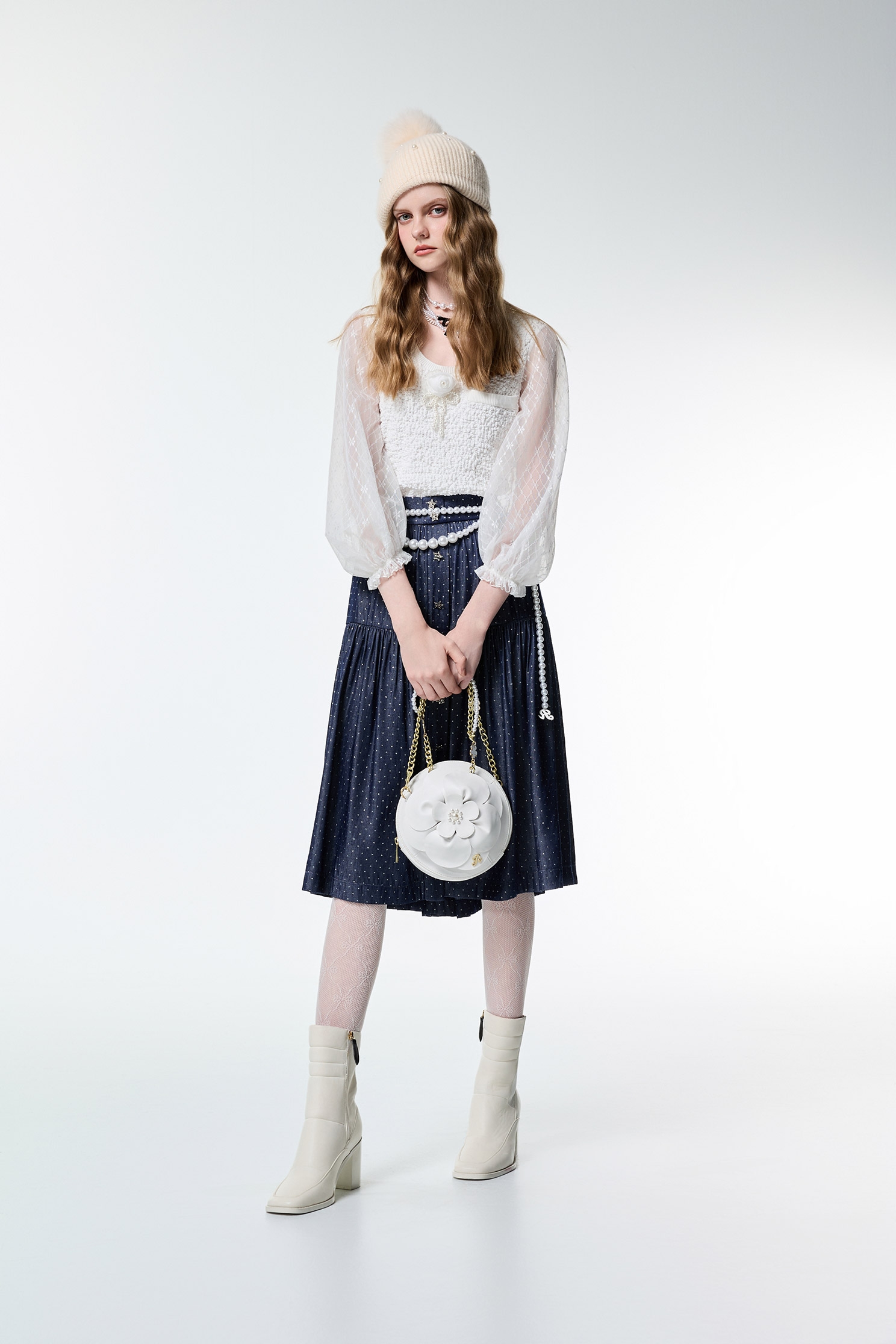 拼蕾絲袖立體摺皺上衣拼蕾絲袖立體摺皺上衣,上班OL穿搭,上衣,珍珠,秋冬穿搭,約會特輯,花花世界,蕾絲,蕾絲上衣,輕奢度假,輕奢渡假