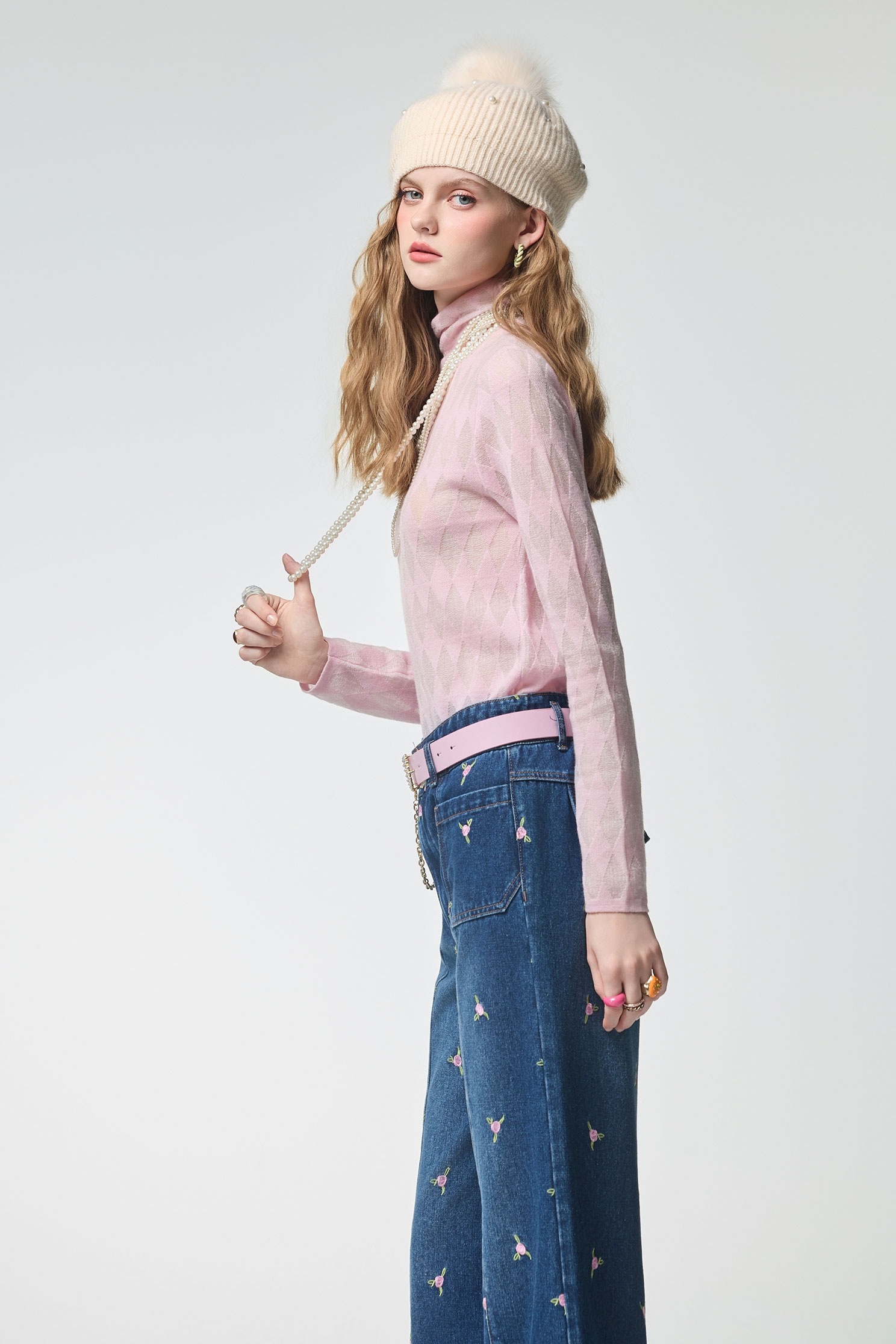 玫瑰石英粉菱格針織上衣玫瑰石英粉菱格針織上衣,上班OL穿搭,上衣,格紋,秋冬穿搭,約會特輯,針織,針織上衣,針織衫