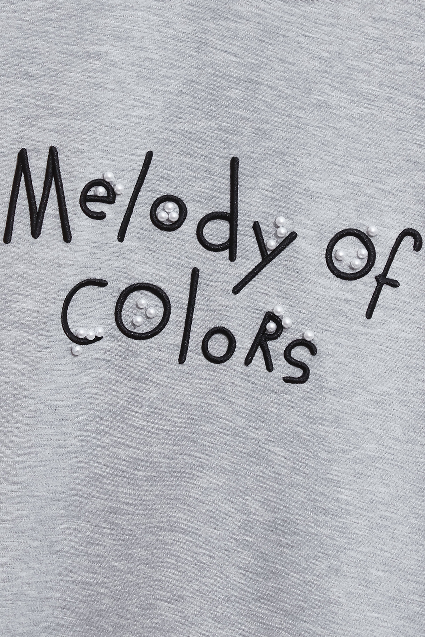 高級灰字體繡花佐珍珠縫飾上衣高級灰字體繡花佐珍珠縫飾單品,上衣,珍珠,秋冬穿搭,簡約穿搭,繡花