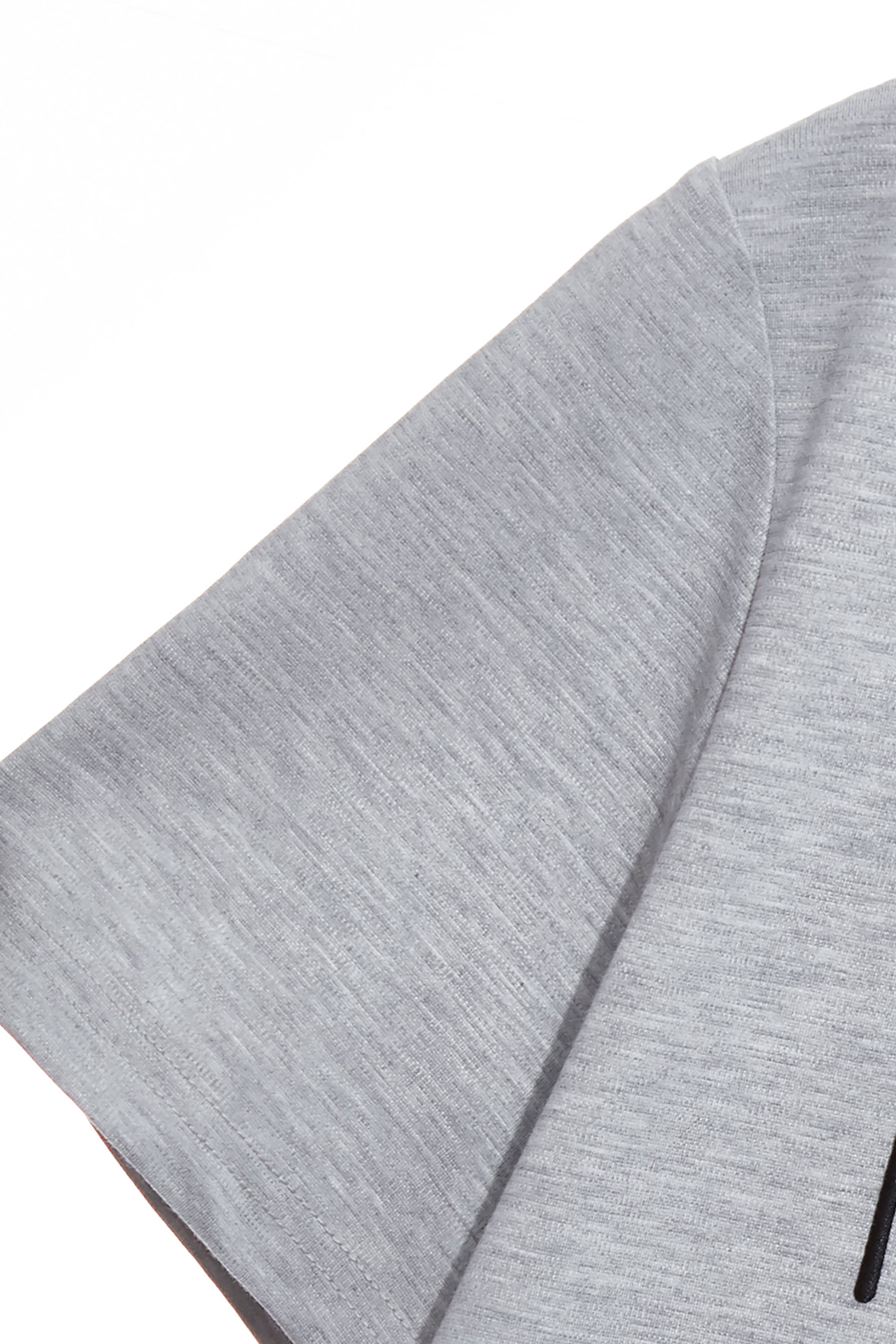 高級灰字體繡花佐珍珠縫飾上衣高級灰字體繡花佐珍珠縫飾單品,上衣,珍珠,秋冬穿搭,簡約穿搭,繡花