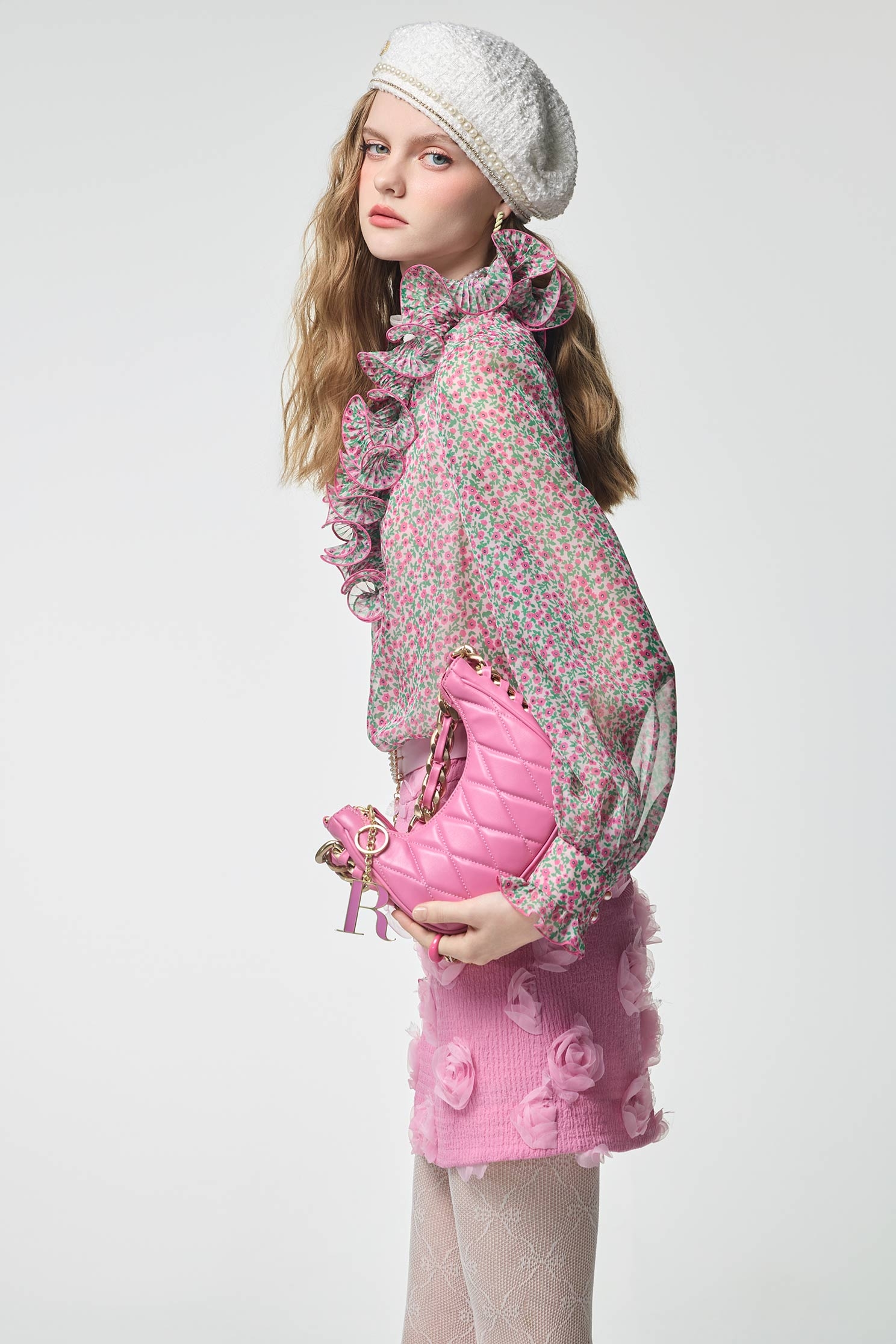 夏日花園印花上衣夏日花園印花上衣,V領上衣,上衣,時髦成套搭配,秋冬穿搭,約會特輯,花花世界,荷葉,雪紡