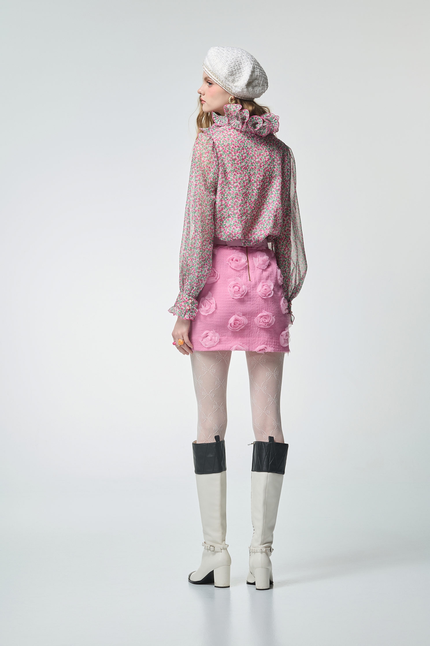 夏日花園印花上衣夏日花園印花上衣,V領上衣,上衣,時髦成套搭配,秋冬穿搭,約會特輯,花花世界,荷葉,雪紡