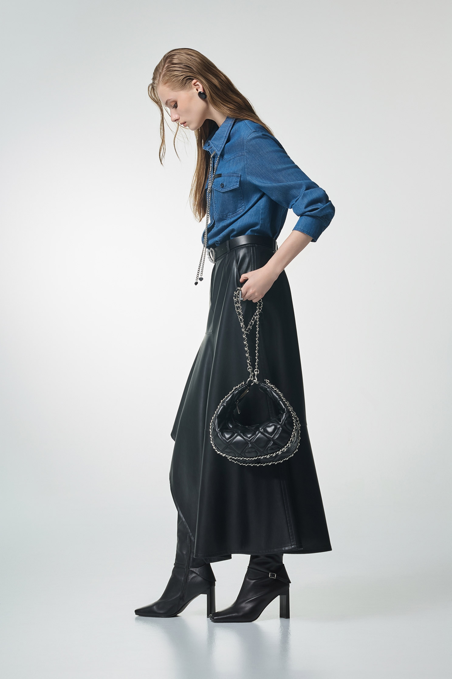 類天絲棉牛仔襯衫類天絲棉牛仔襯衫,上班OL穿搭,丹寧,牛仔,秋冬穿搭,襯衫