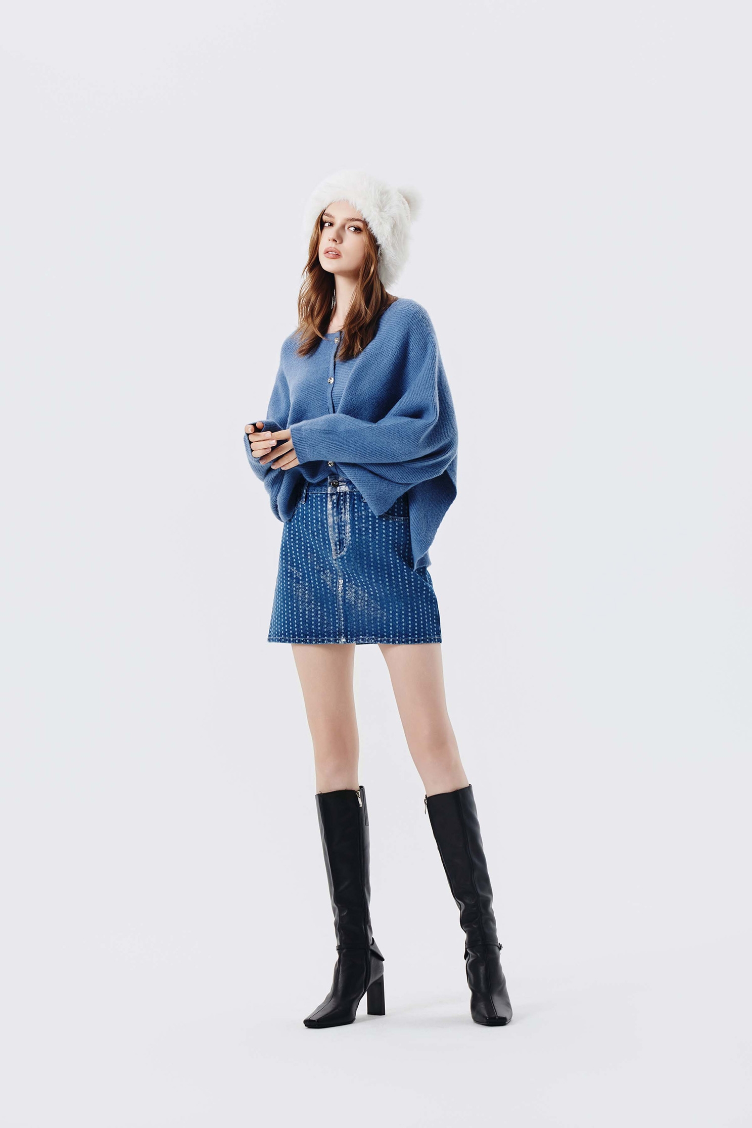 復古藍飛鼠袖針織上衣復古藍飛鼠袖針織上衣,上衣,秋冬穿搭,簡約穿搭,約會特輯,輕奢度假,輕奢渡假,針織,針織上衣,針織衫