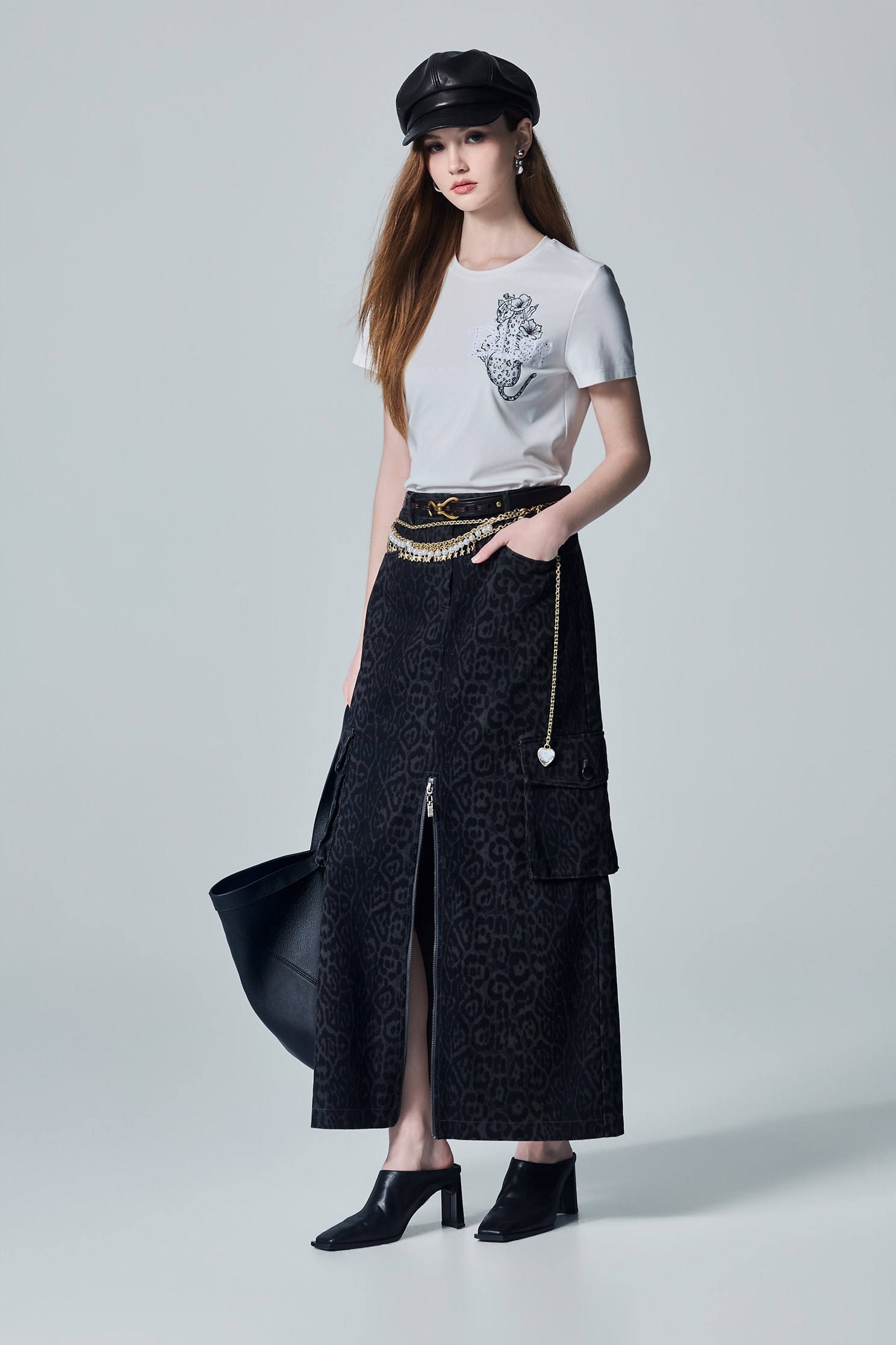月光白電繡灰豹單品上衣月光白電繡灰豹單品上衣,T-Shirts,女裝上衣,白色上衣,秋冬穿搭