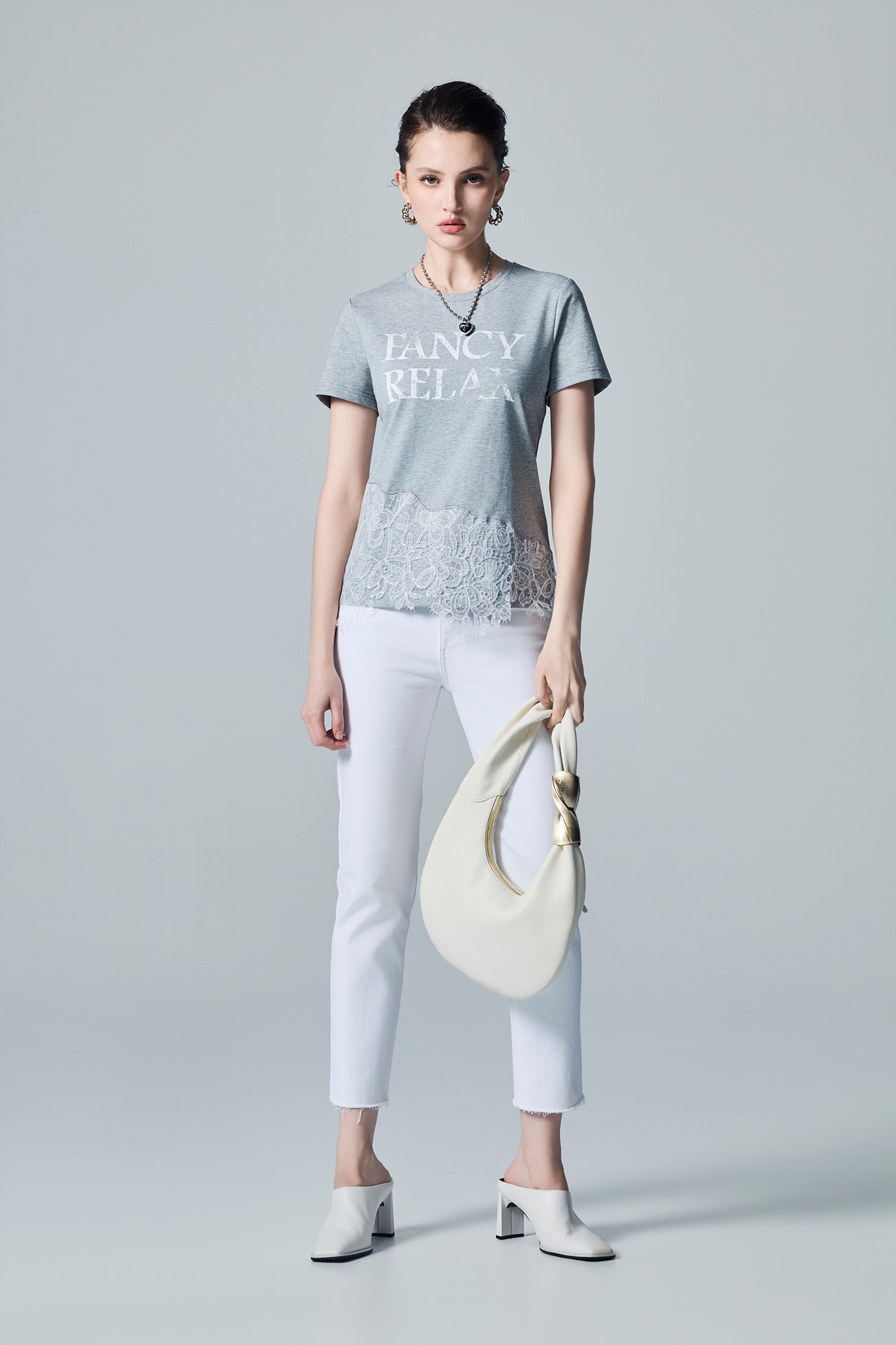 花紗灰不規則拼接蕾絲上衣花紗灰不規則拼接蕾絲上衣,T-Shirts,圓領上衣,女裝上衣,摩登灰調,秋冬穿搭,純棉,蕾絲
