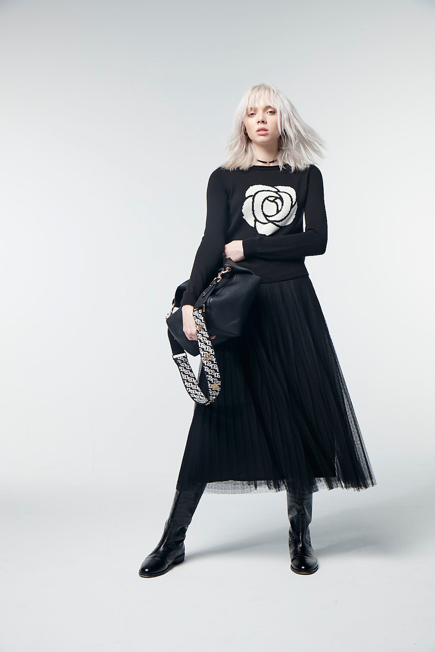 A rose sweater,roundnecktop,knitting,knittedtop,knittedtop,longsleevetop,blacktop
