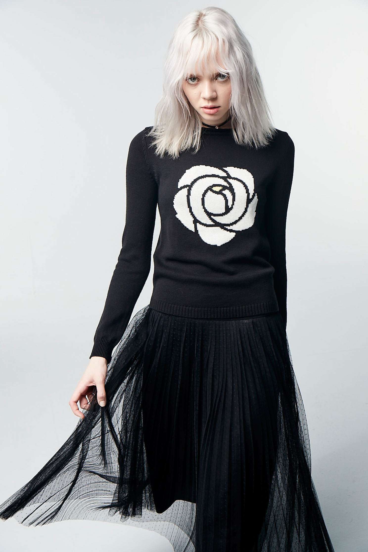 A rose sweater,roundnecktop,knitting,knittedtop,knittedtop,longsleevetop,blacktop